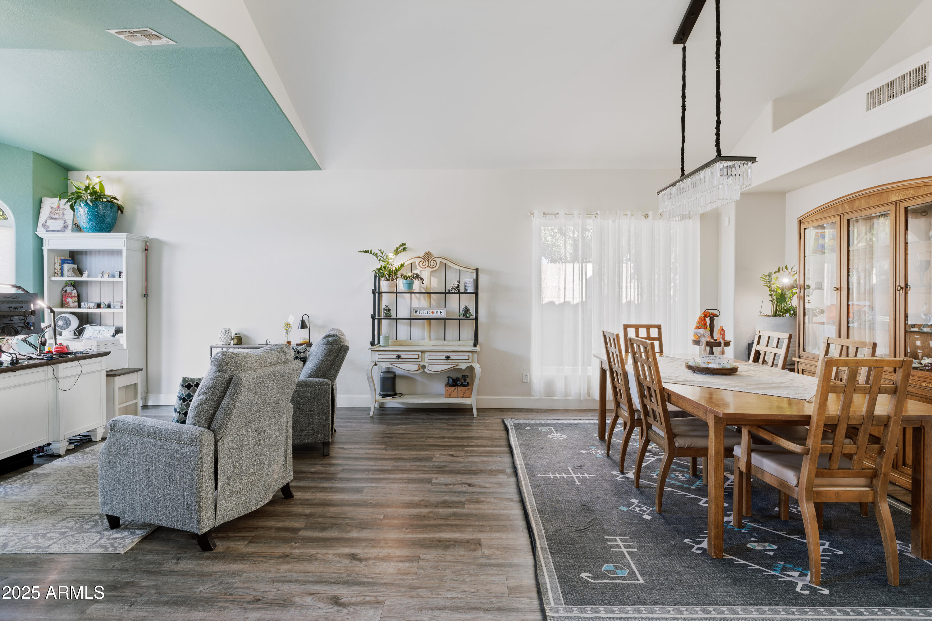 3951 E Cullumber Street