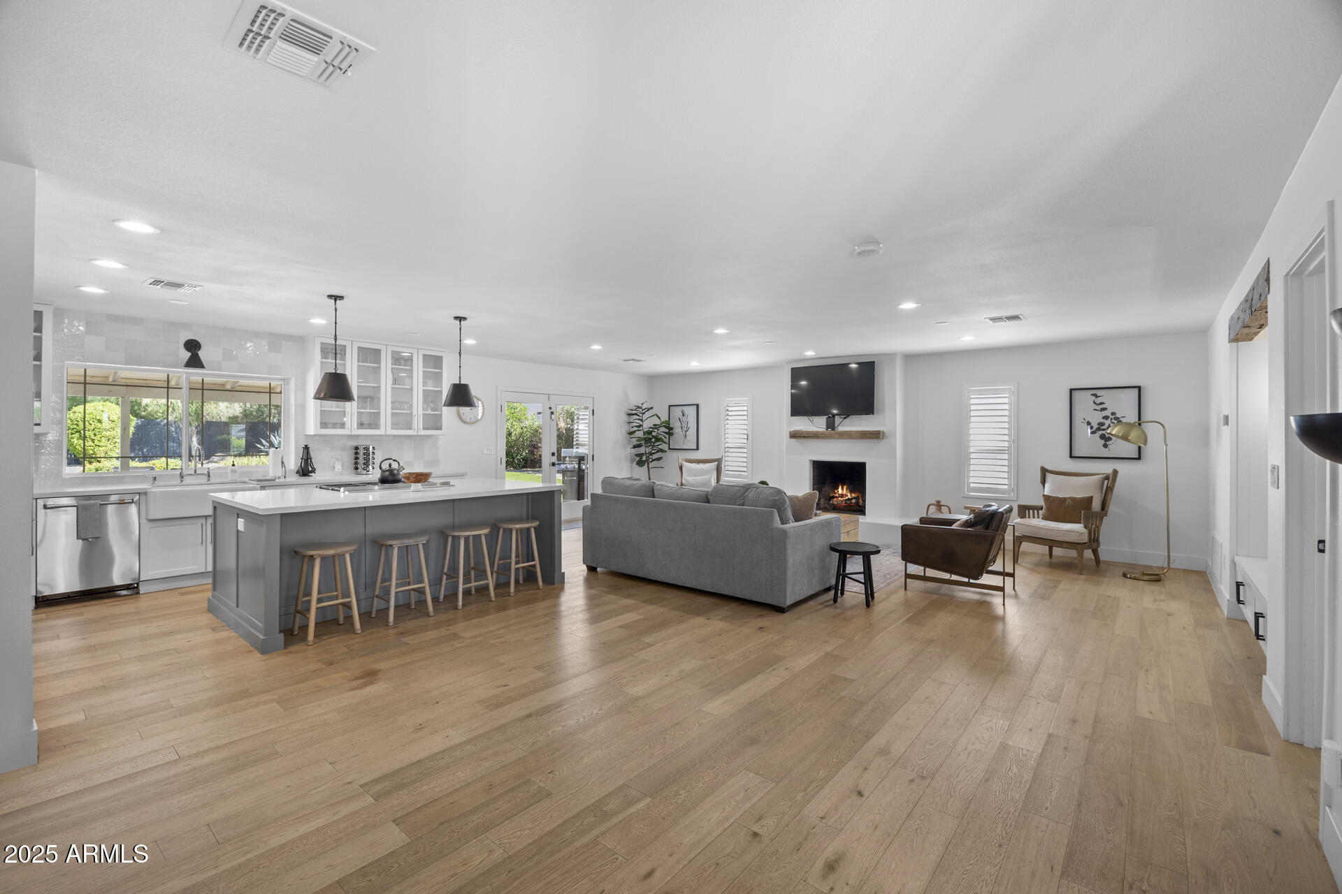 7836 E DAVENPORT Drive