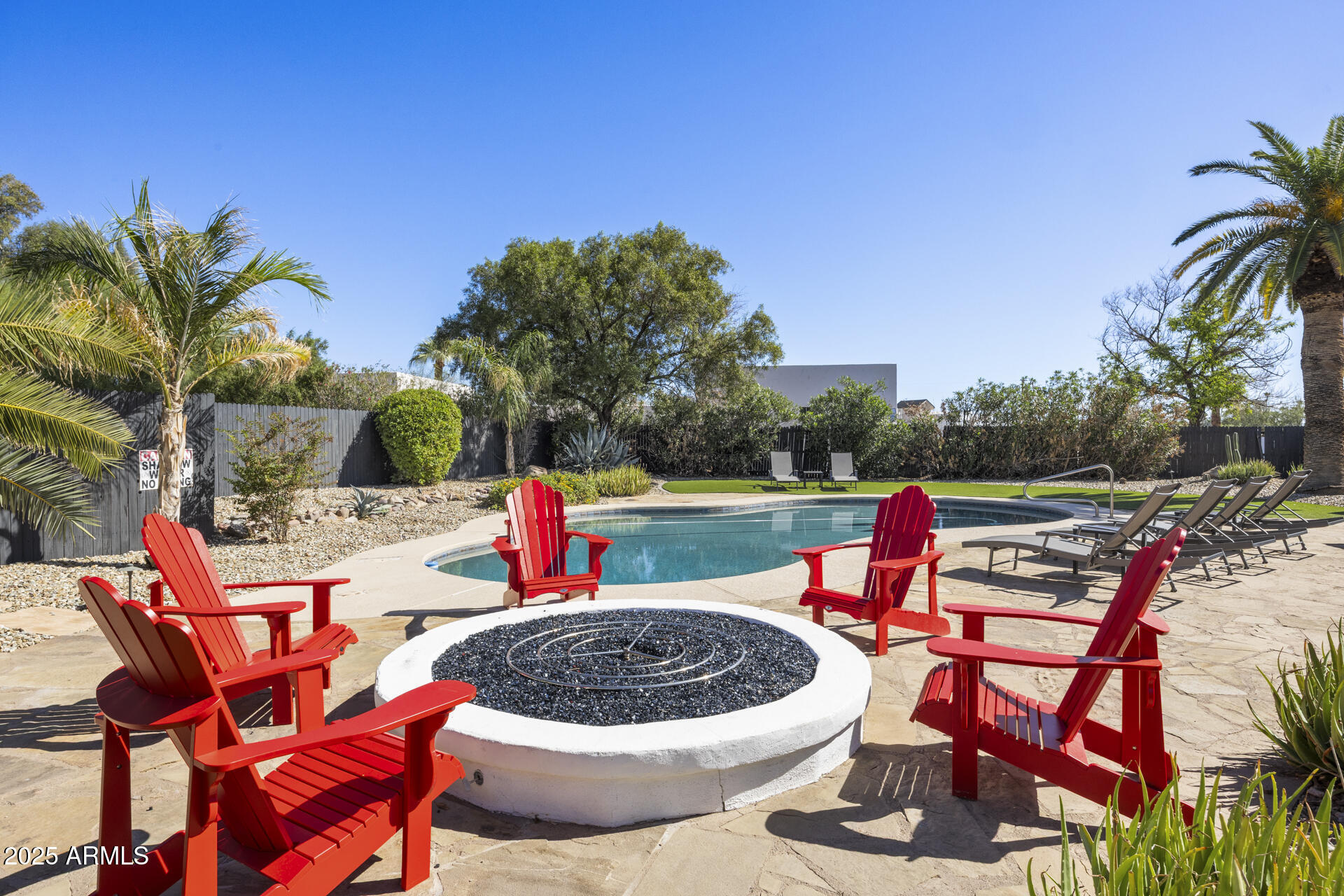 7836 E DAVENPORT Drive