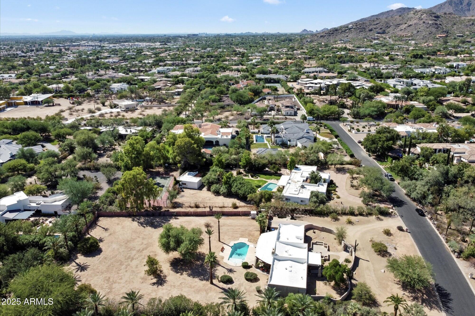 7737 N CALLE CABALLEROS, 5