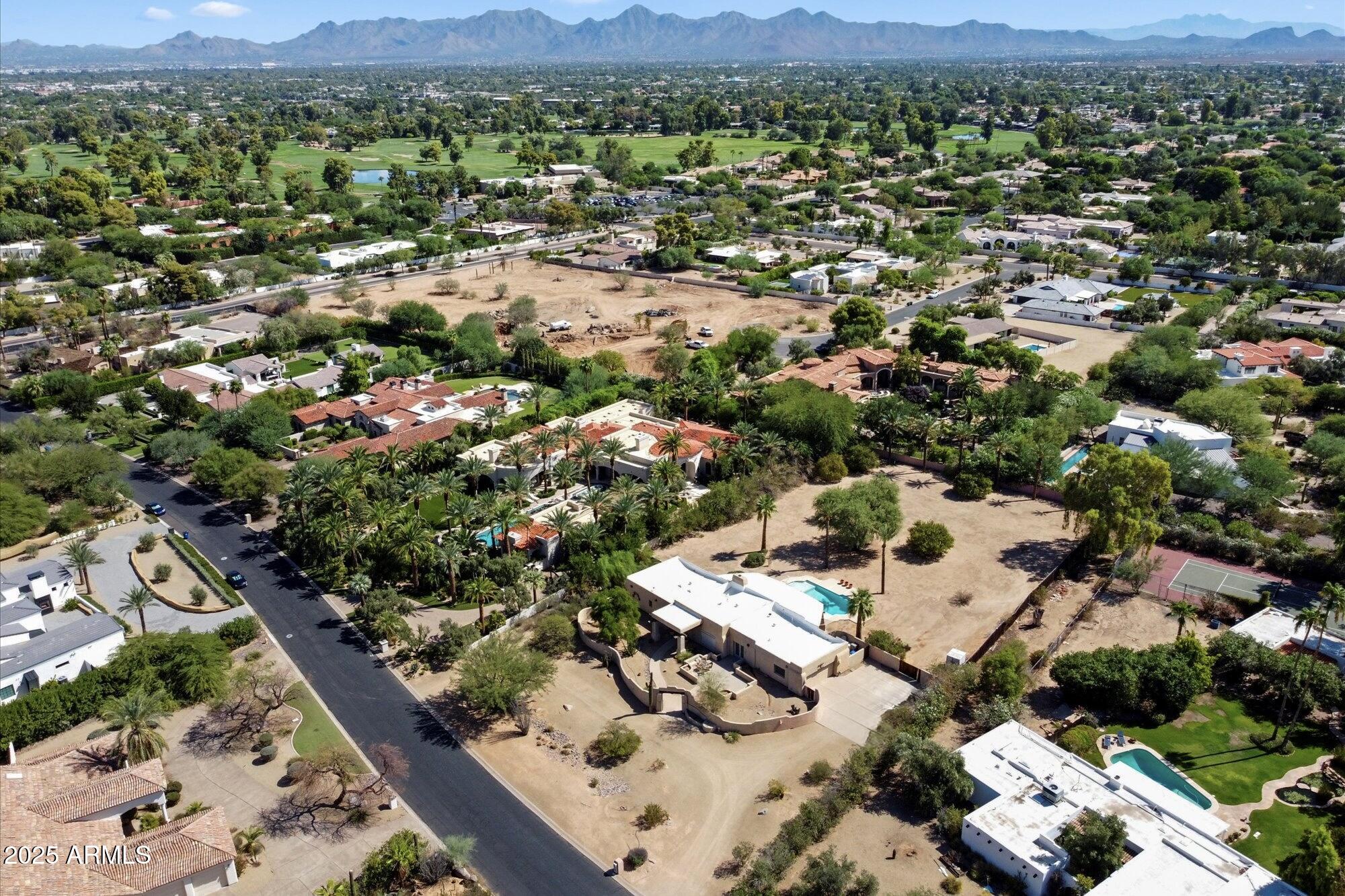 7737 N CALLE CABALLEROS, 5