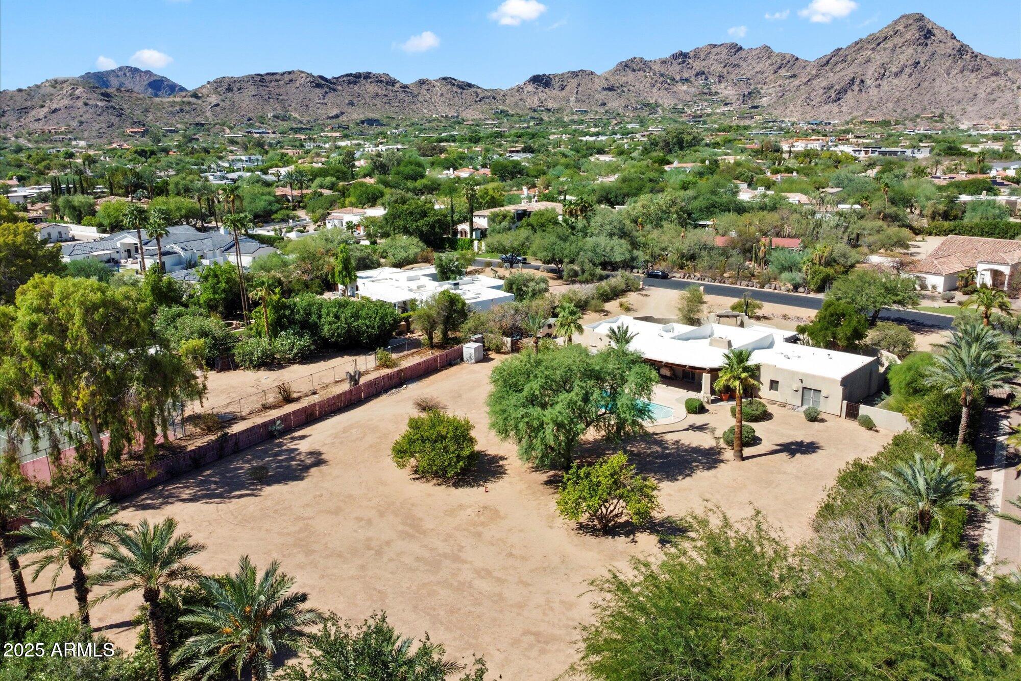 7737 N CALLE CABALLEROS, 5