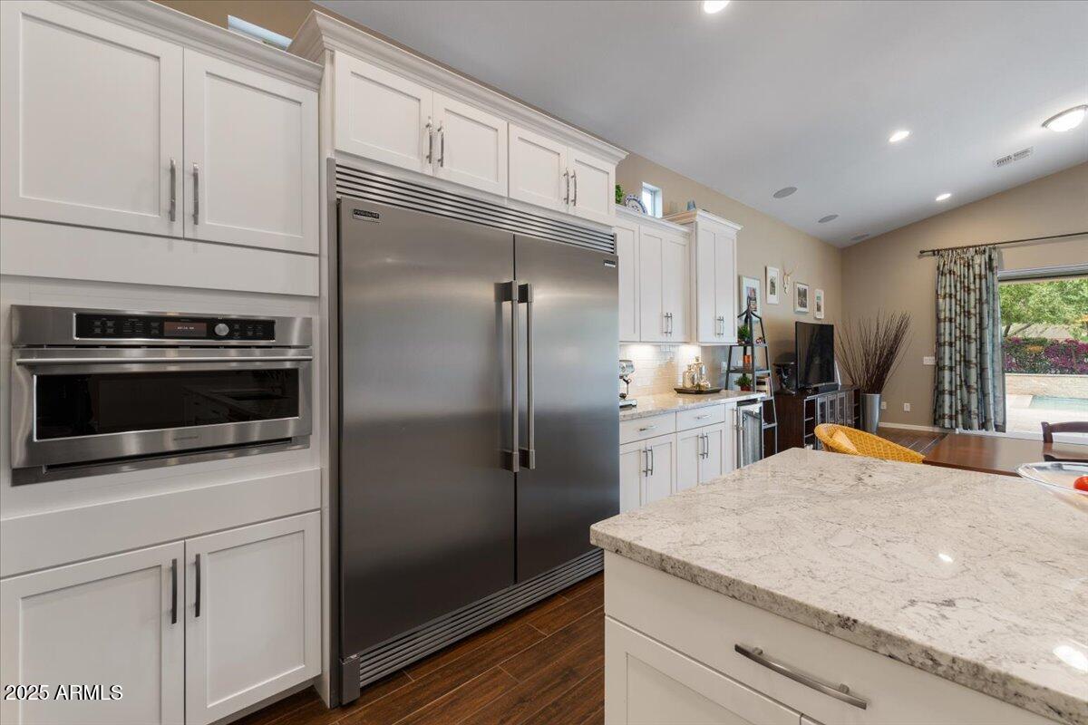 2926 E MINNEZONA Avenue