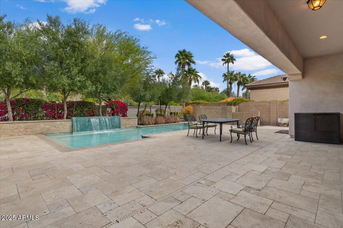 2926 E MINNEZONA Avenue