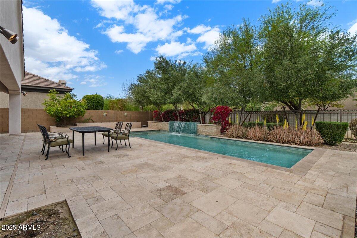 2926 E MINNEZONA Avenue