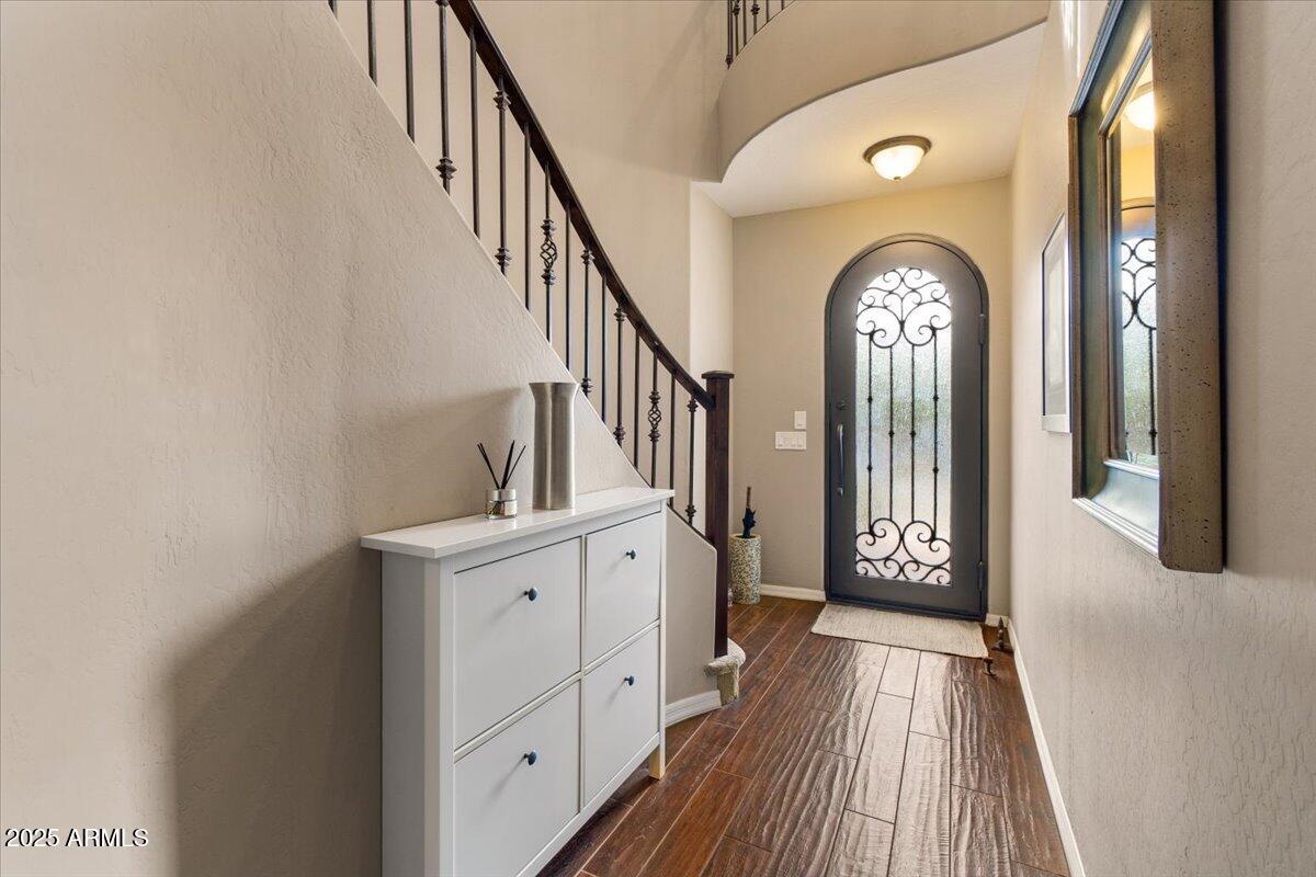 2926 E MINNEZONA Avenue