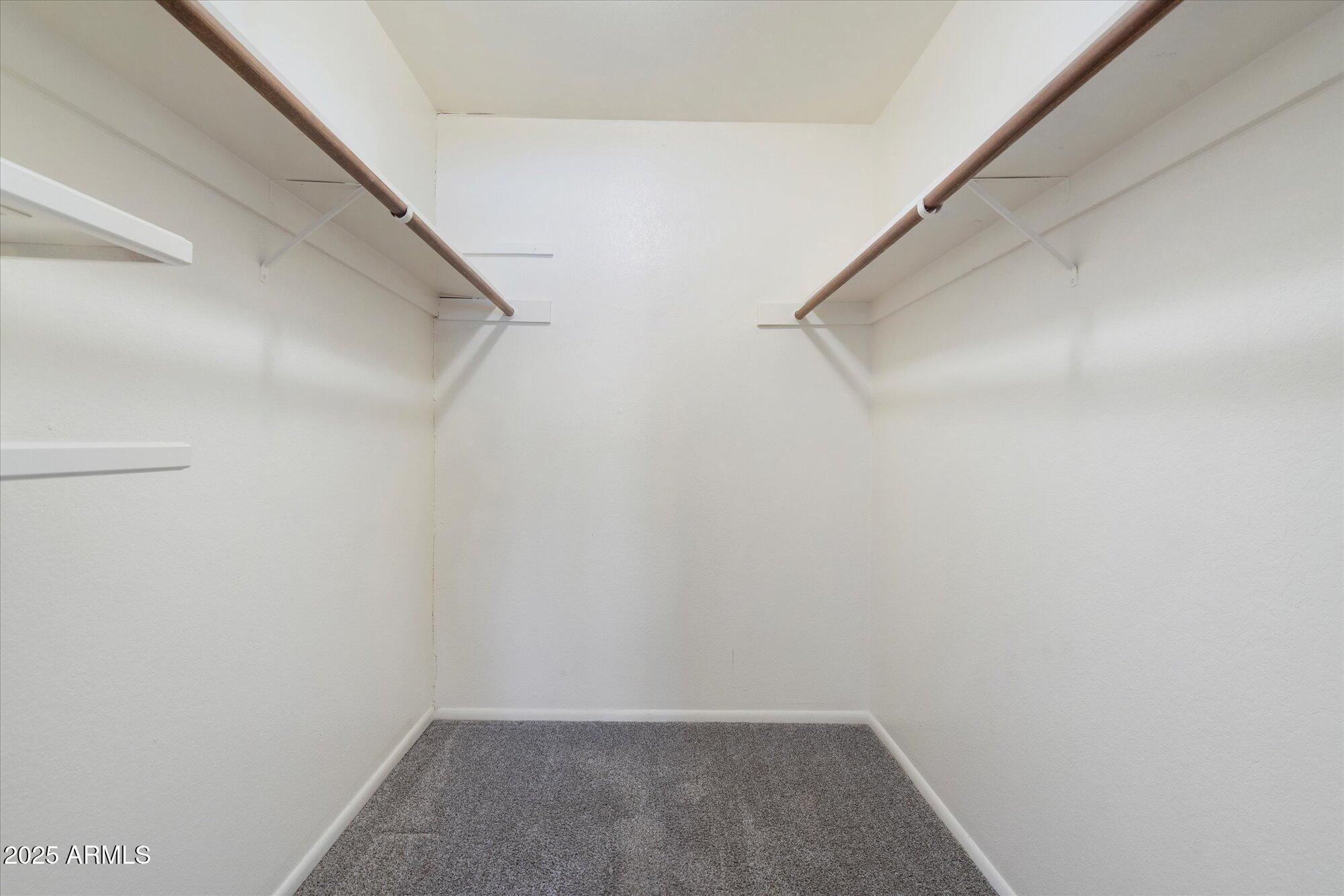 2673 E OAKLEAF Drive