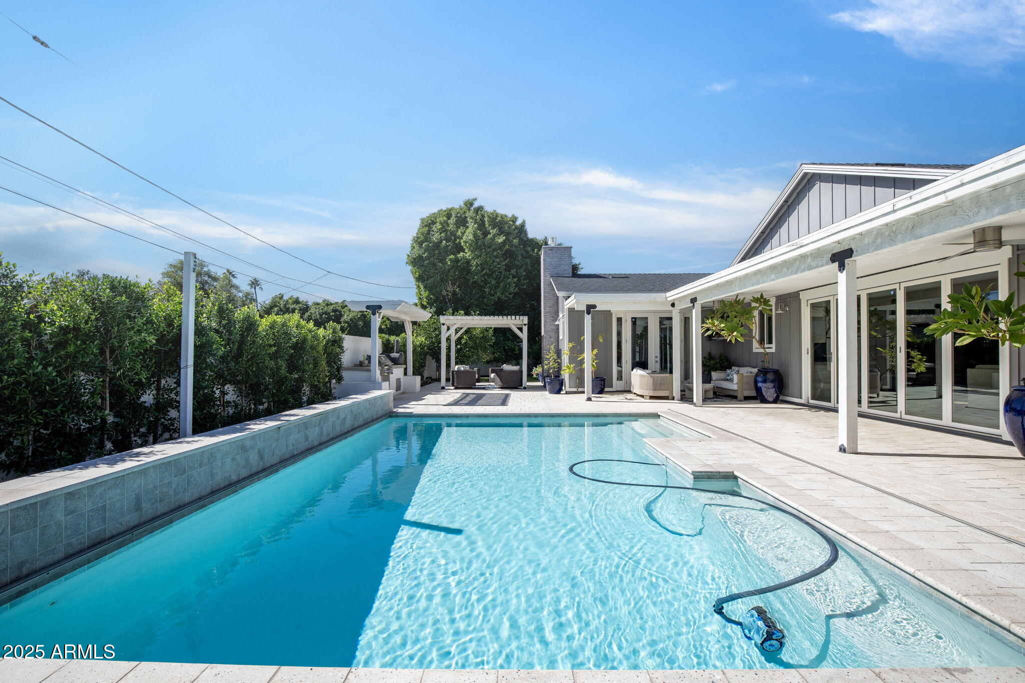 4933 E WHITTON Avenue