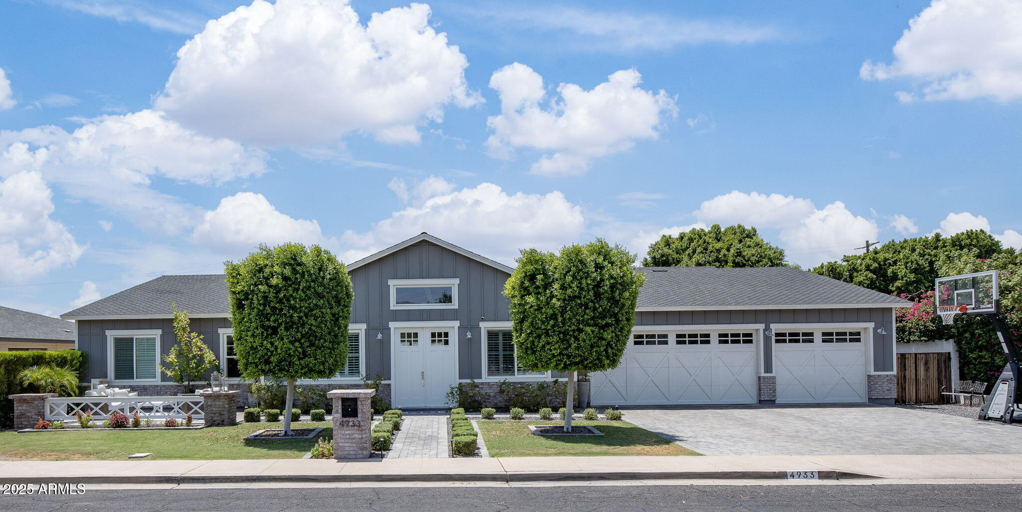 4933 E WHITTON Avenue