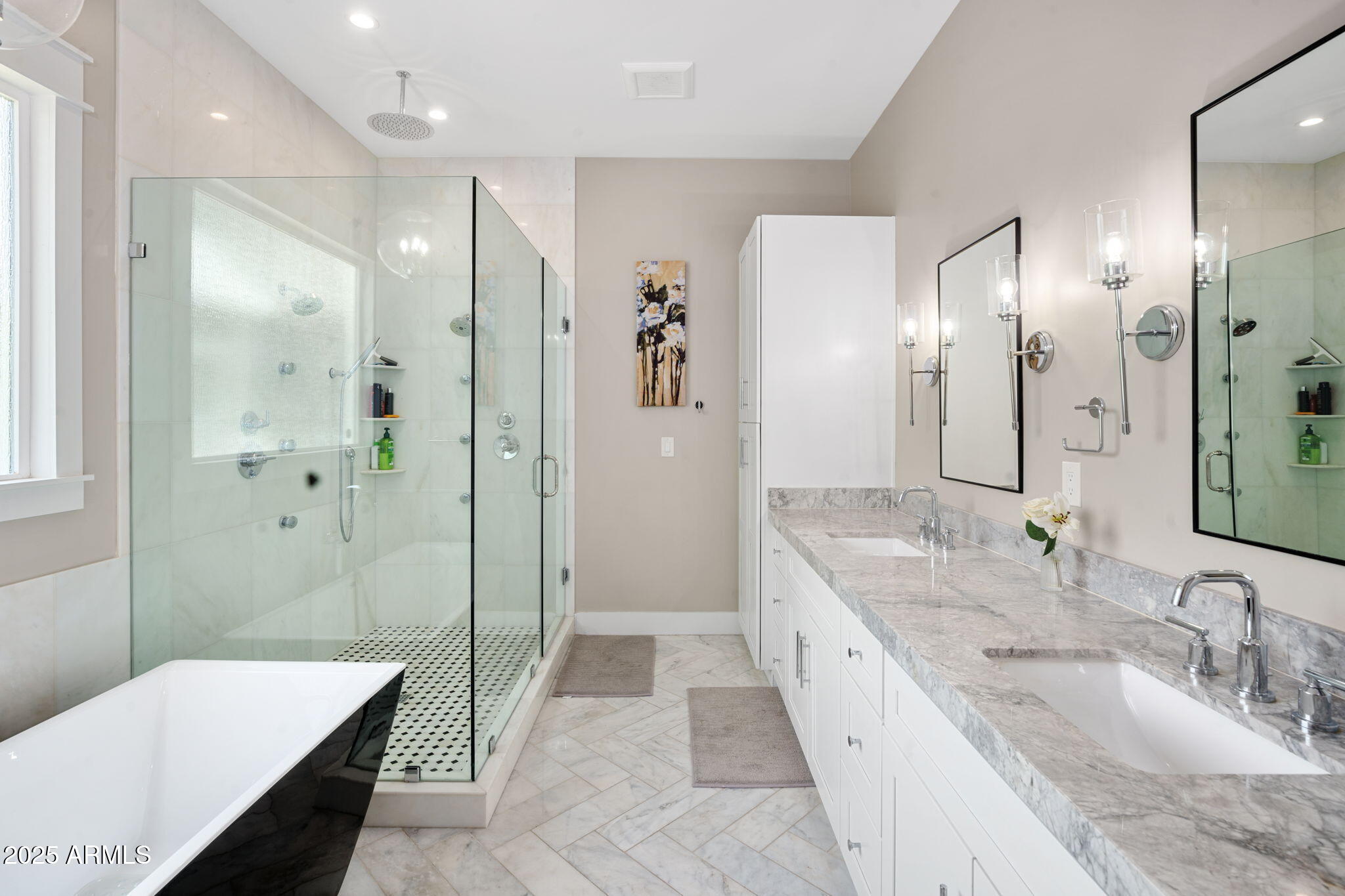 4933 E WHITTON Avenue