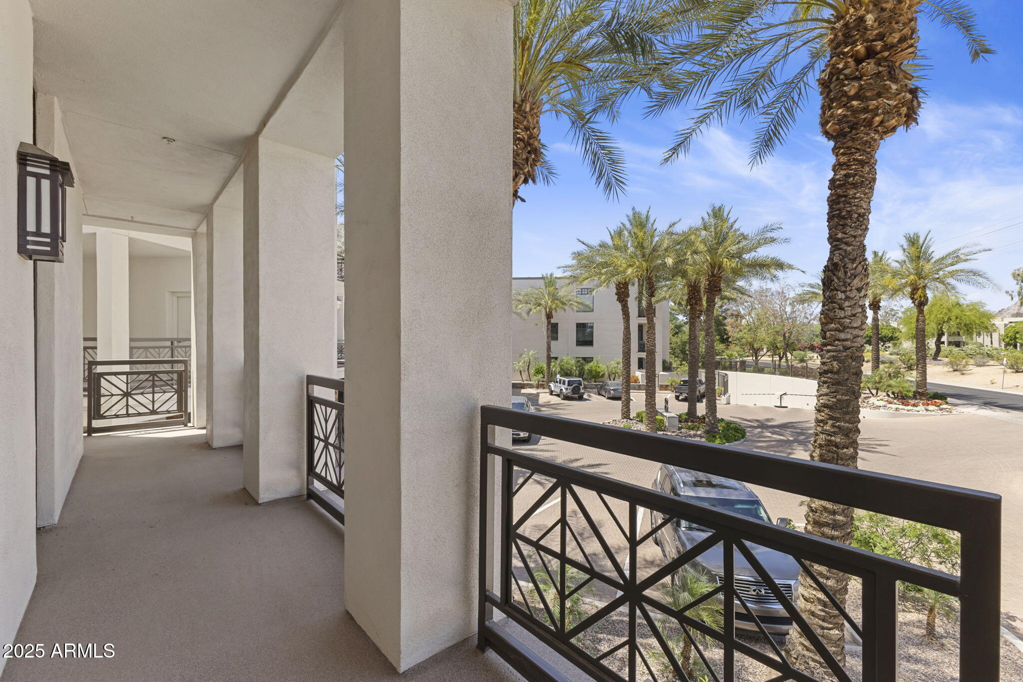 8 E BILTMORE Estate, 215