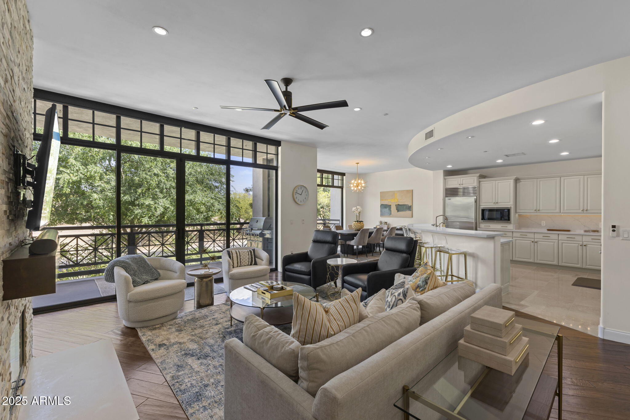 8 E BILTMORE Estate, 215