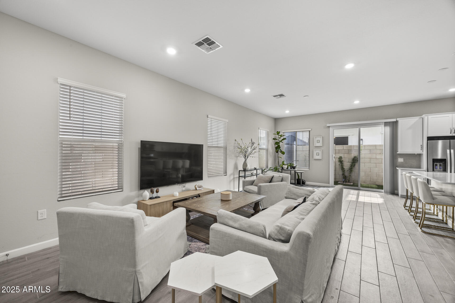 5018 E Hartford Avenue