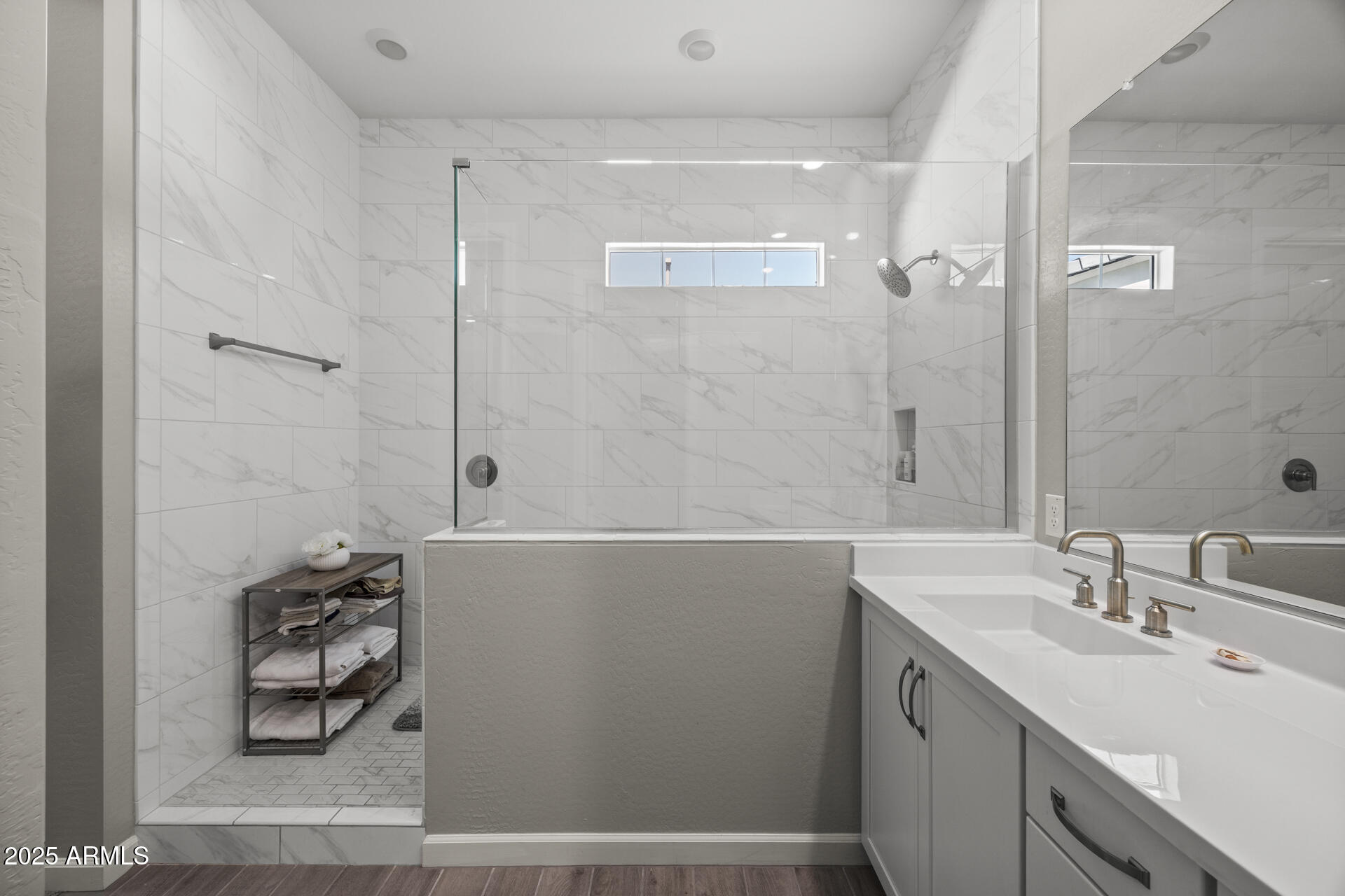 5018 E Hartford Avenue