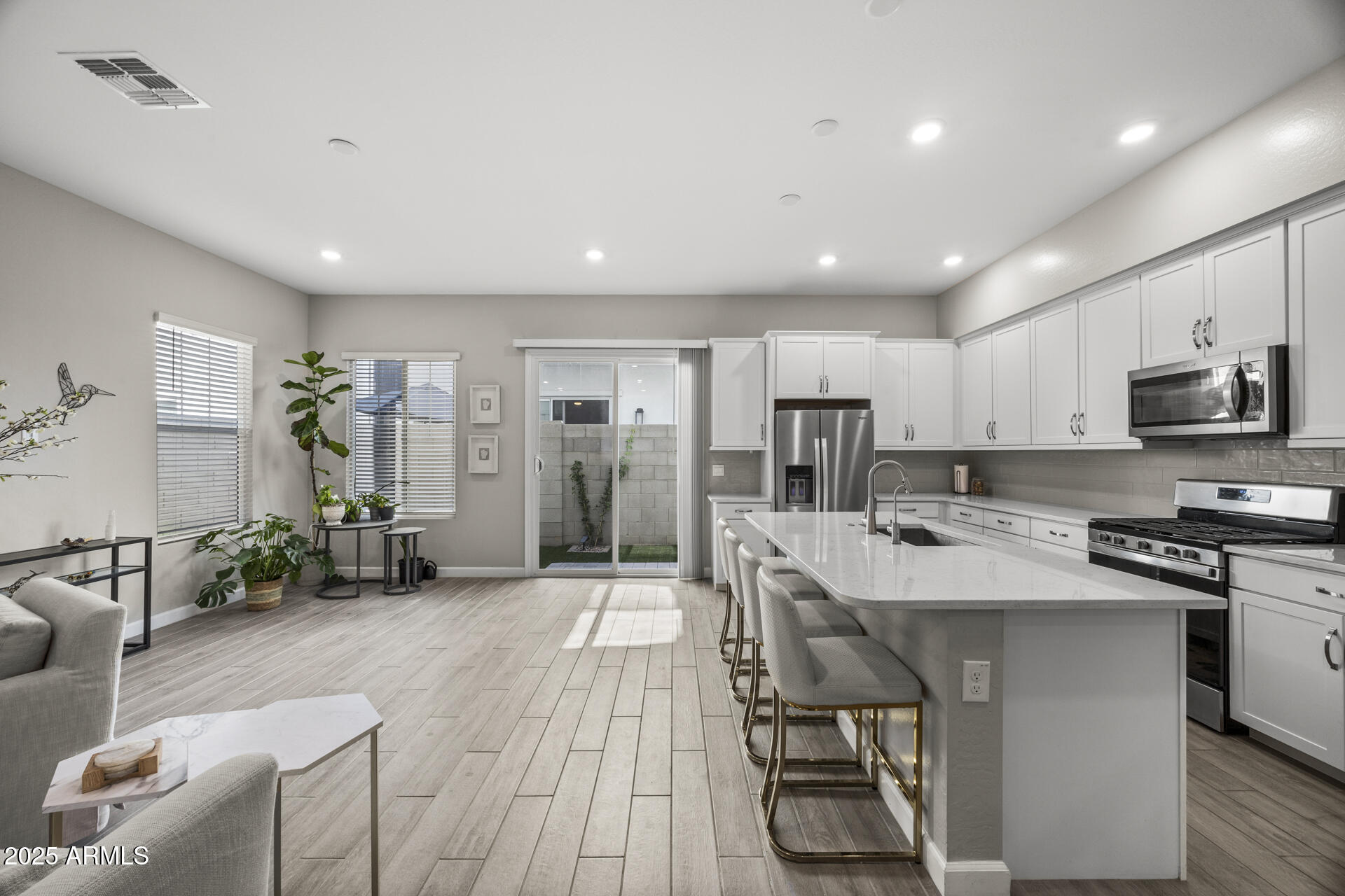 5018 E Hartford Avenue