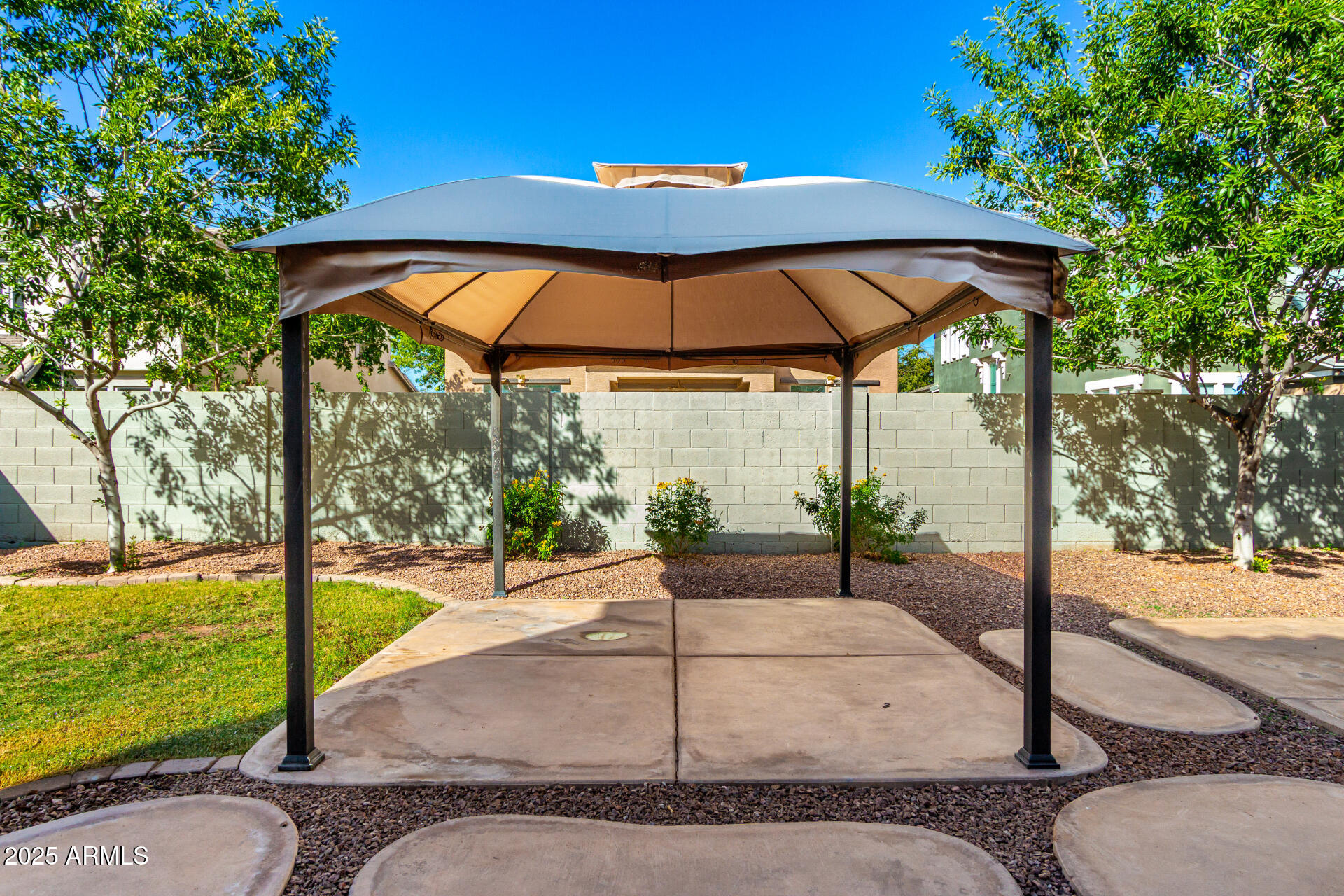 4258 E LEXINGTON Avenue