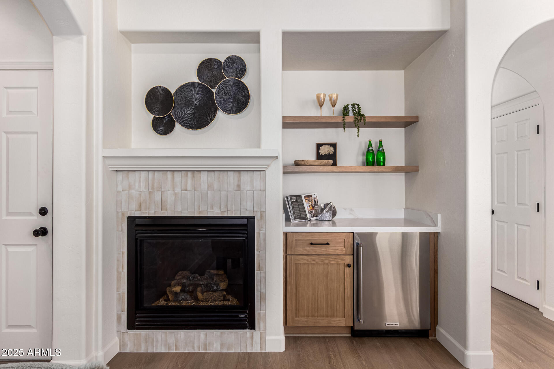 4258 E LEXINGTON Avenue