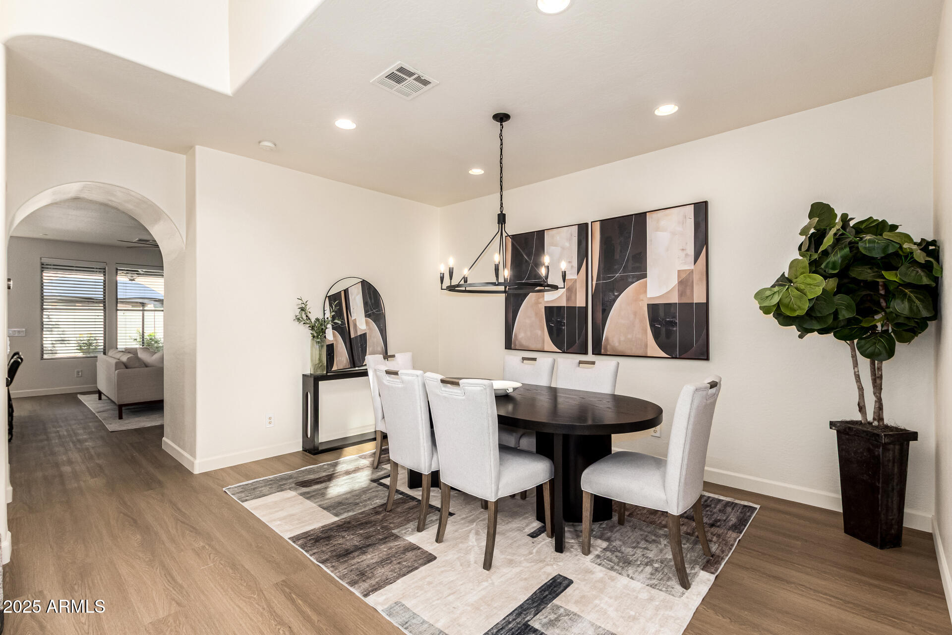 4258 E LEXINGTON Avenue