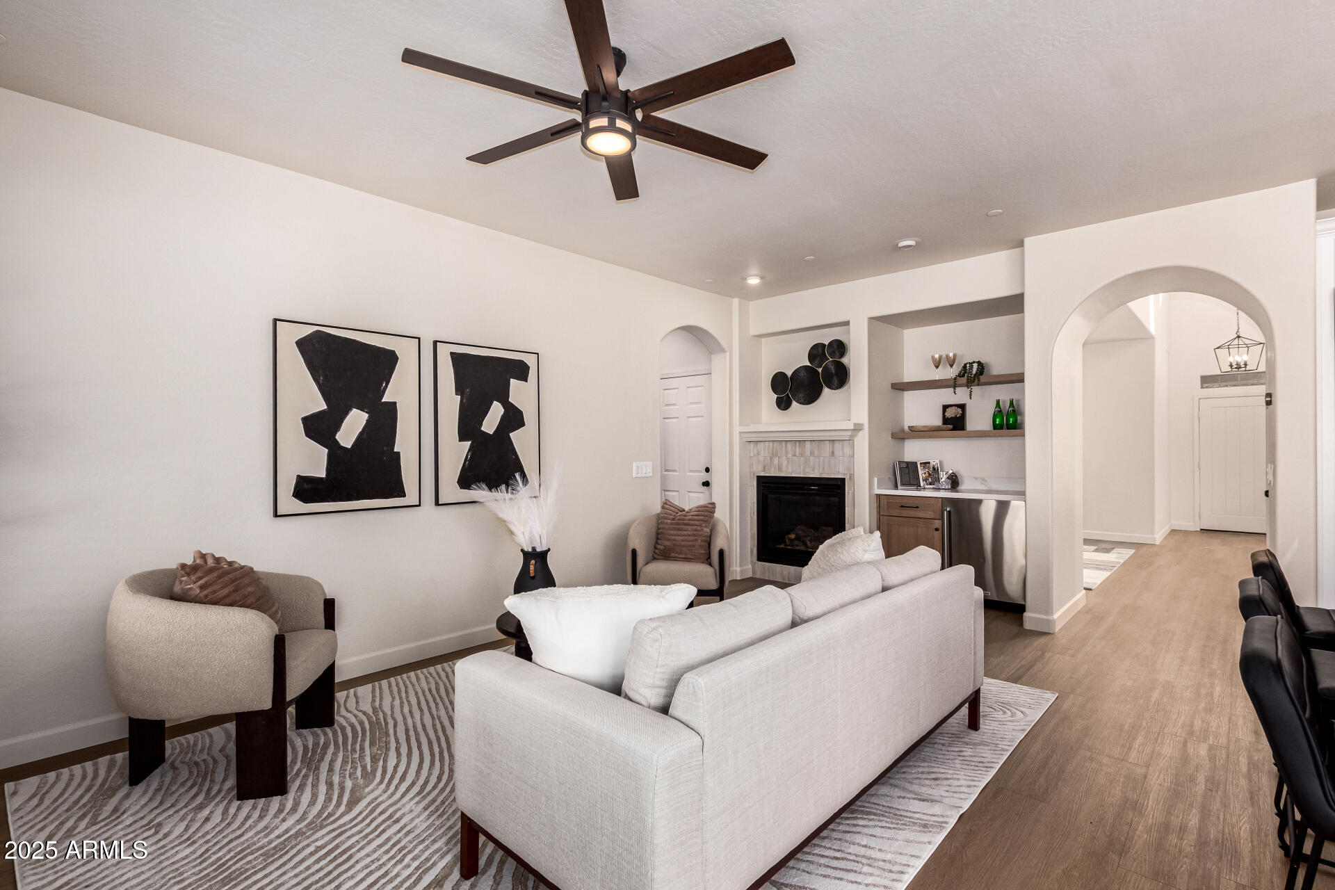 4258 E LEXINGTON Avenue