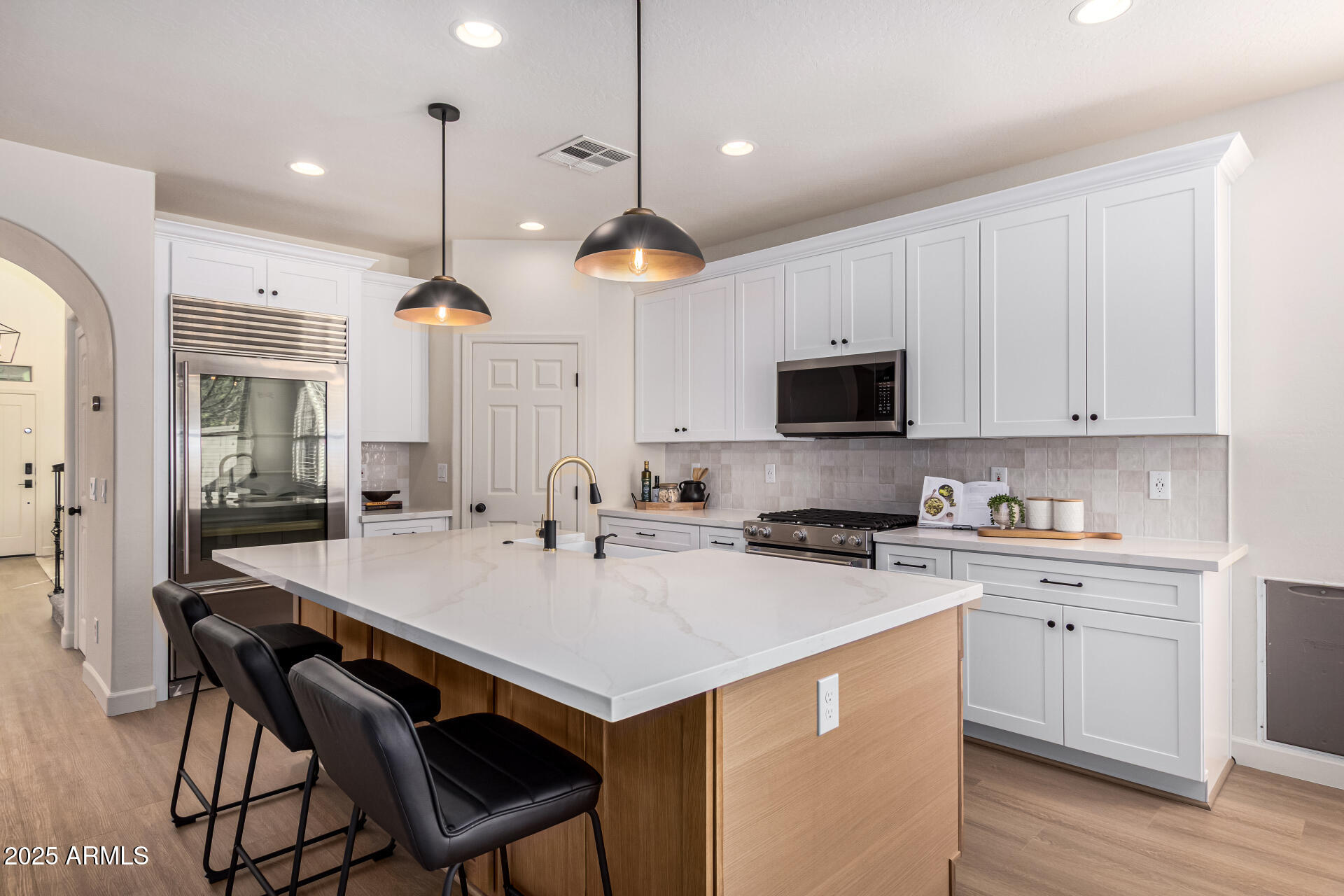 4258 E LEXINGTON Avenue