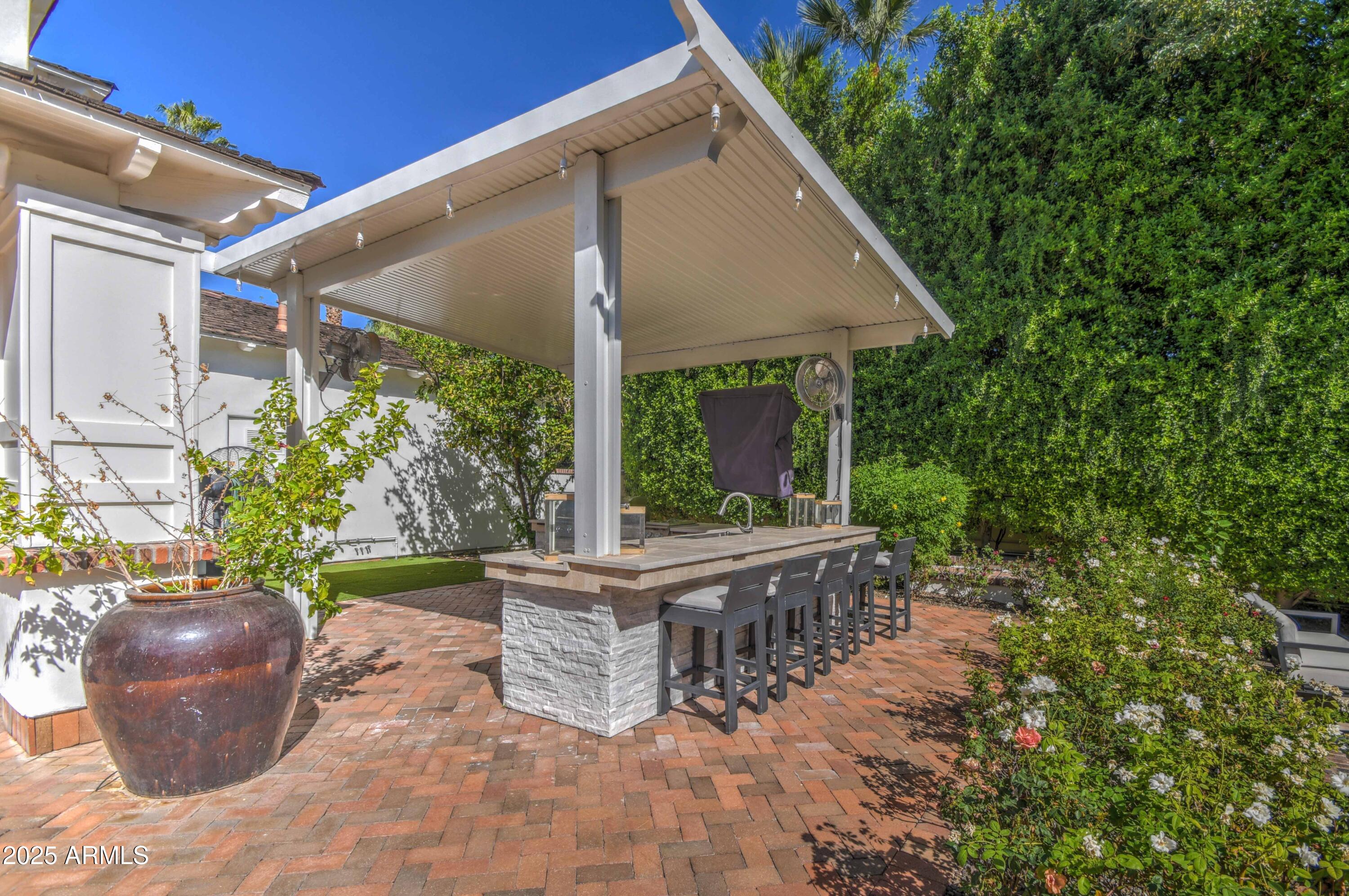 5819 E CALLE DEL MEDIA