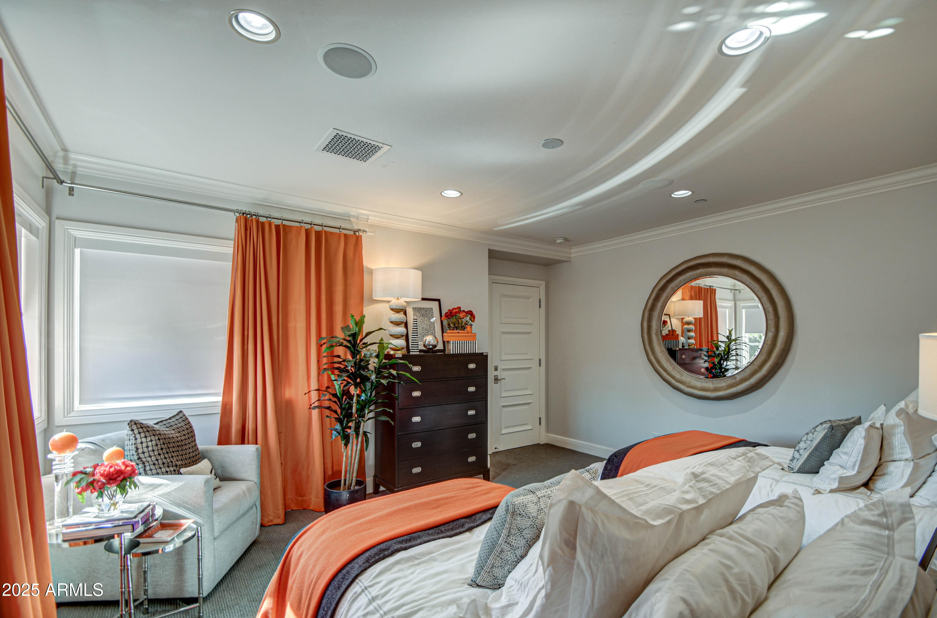 5819 E CALLE DEL MEDIA