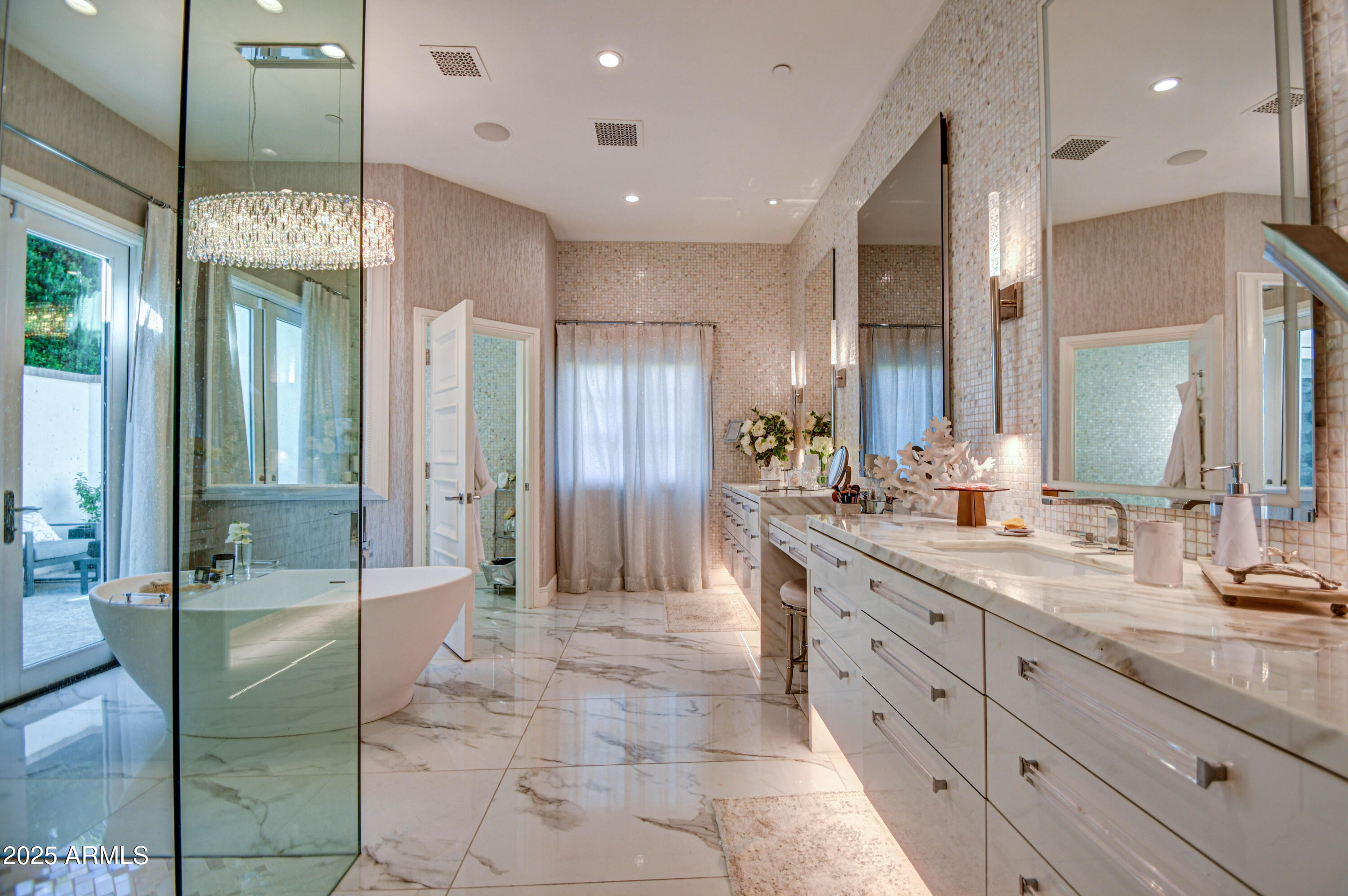 5819 E CALLE DEL MEDIA