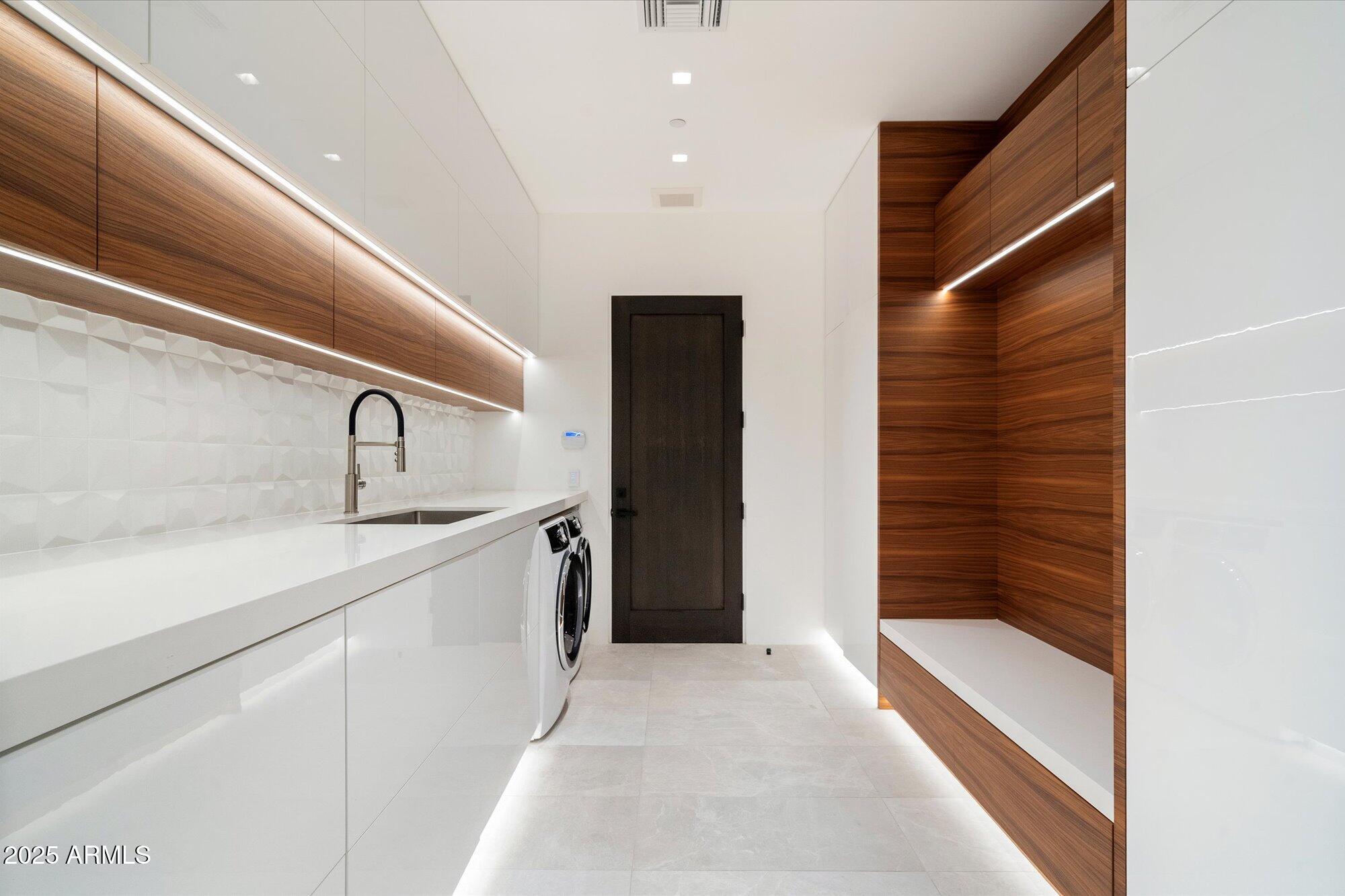 10585 E CRESCENT MOON Drive, 44