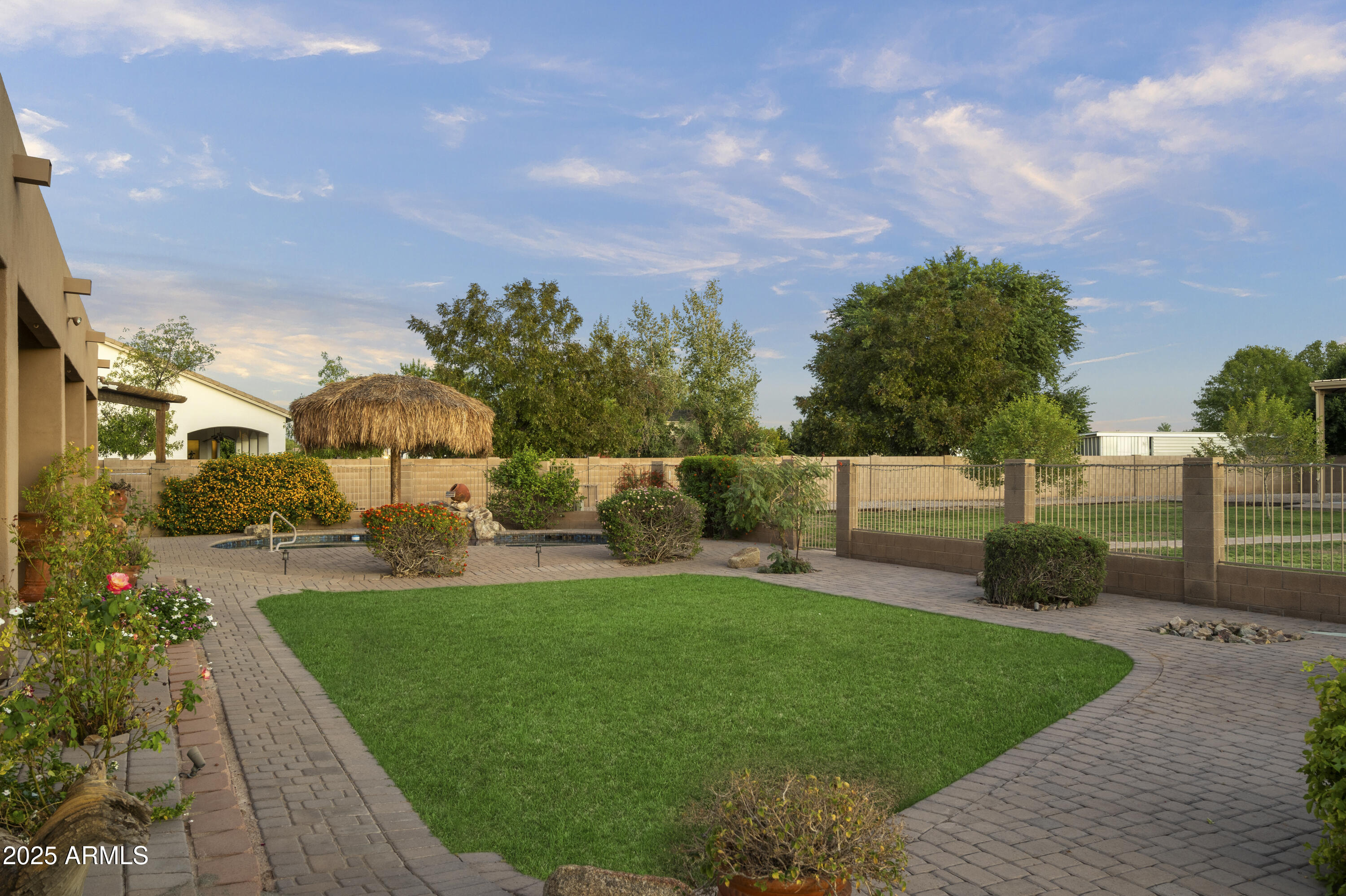 2667 E MELROSE Street