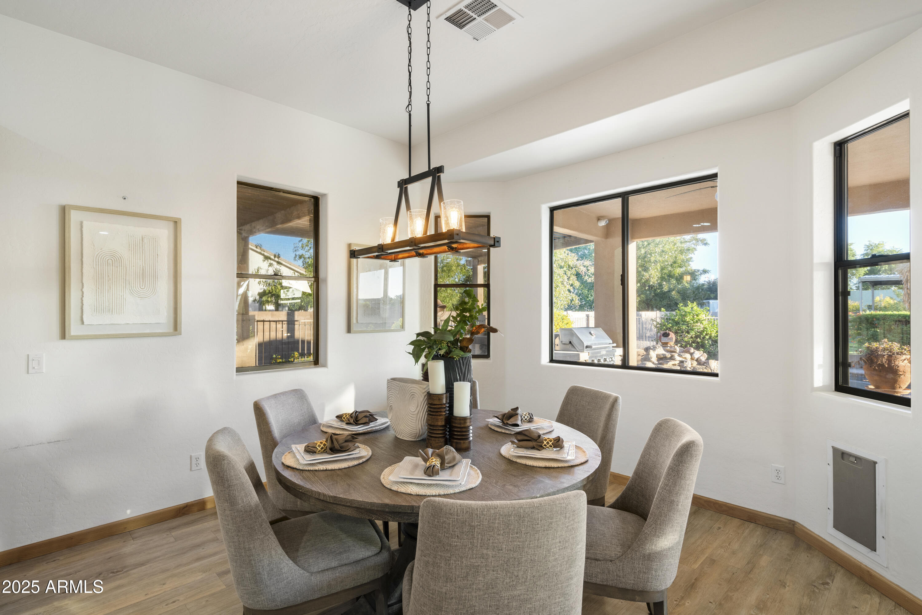 2667 E MELROSE Street