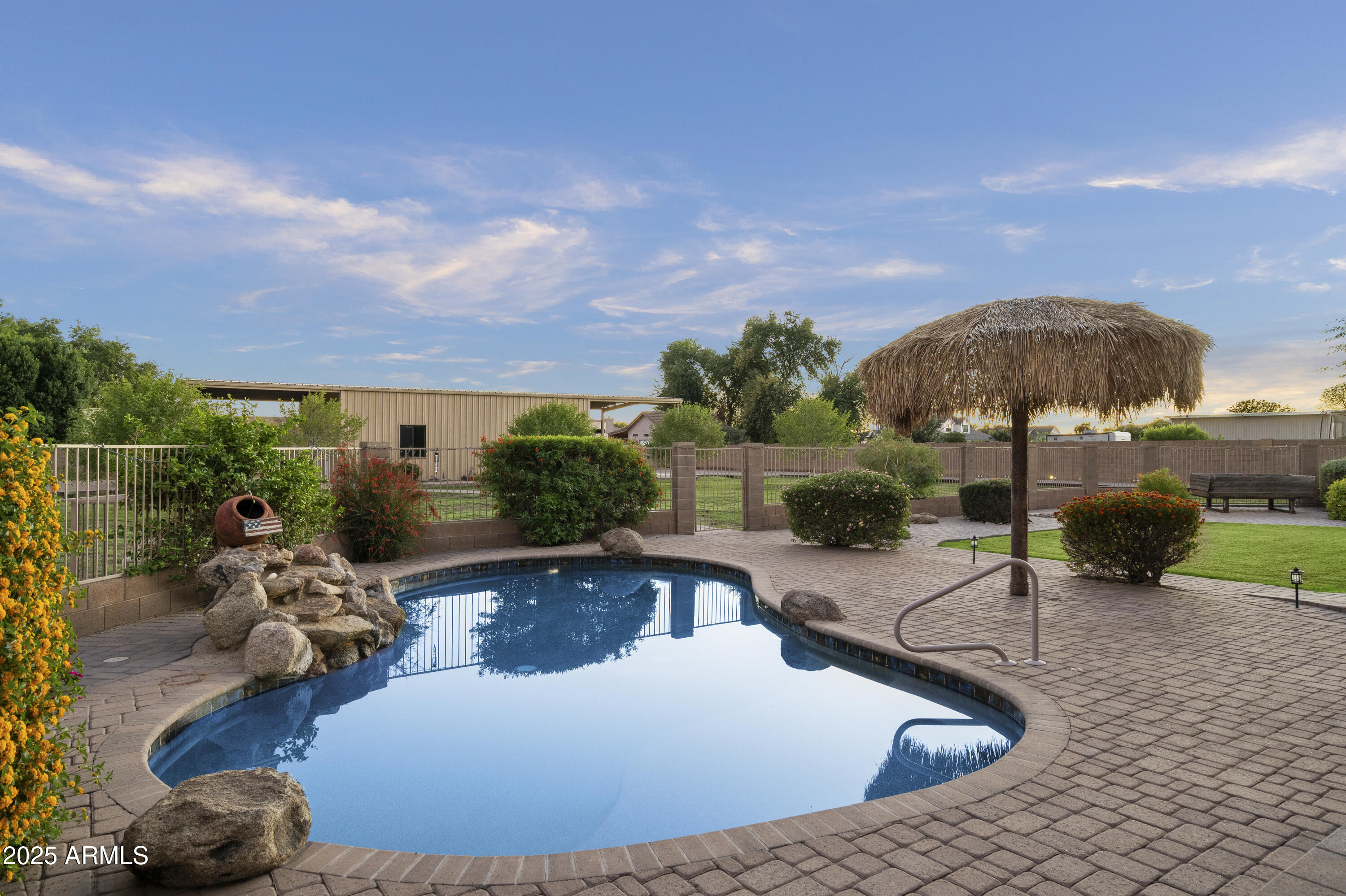 2667 E MELROSE Street