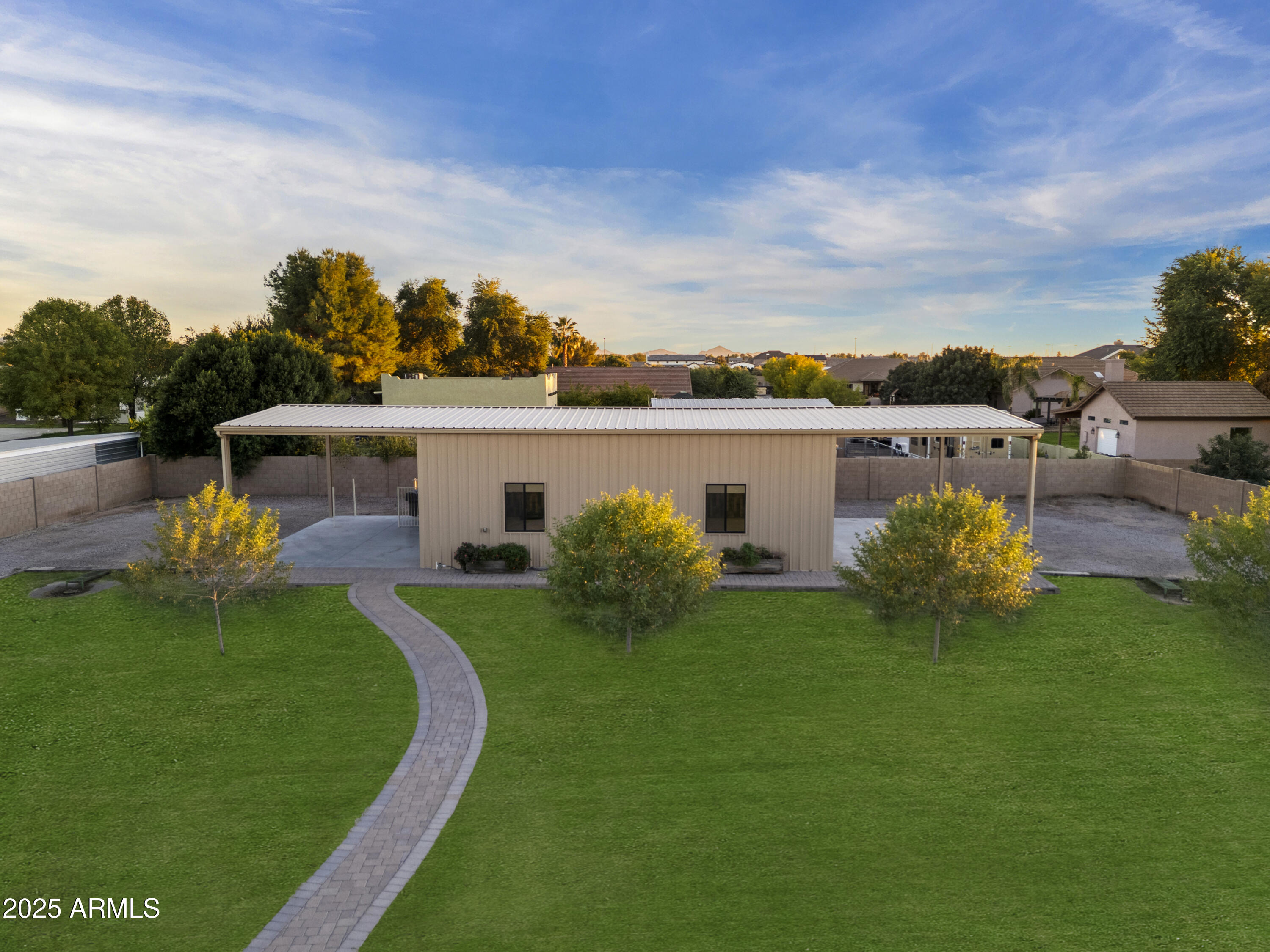 2667 E MELROSE Street