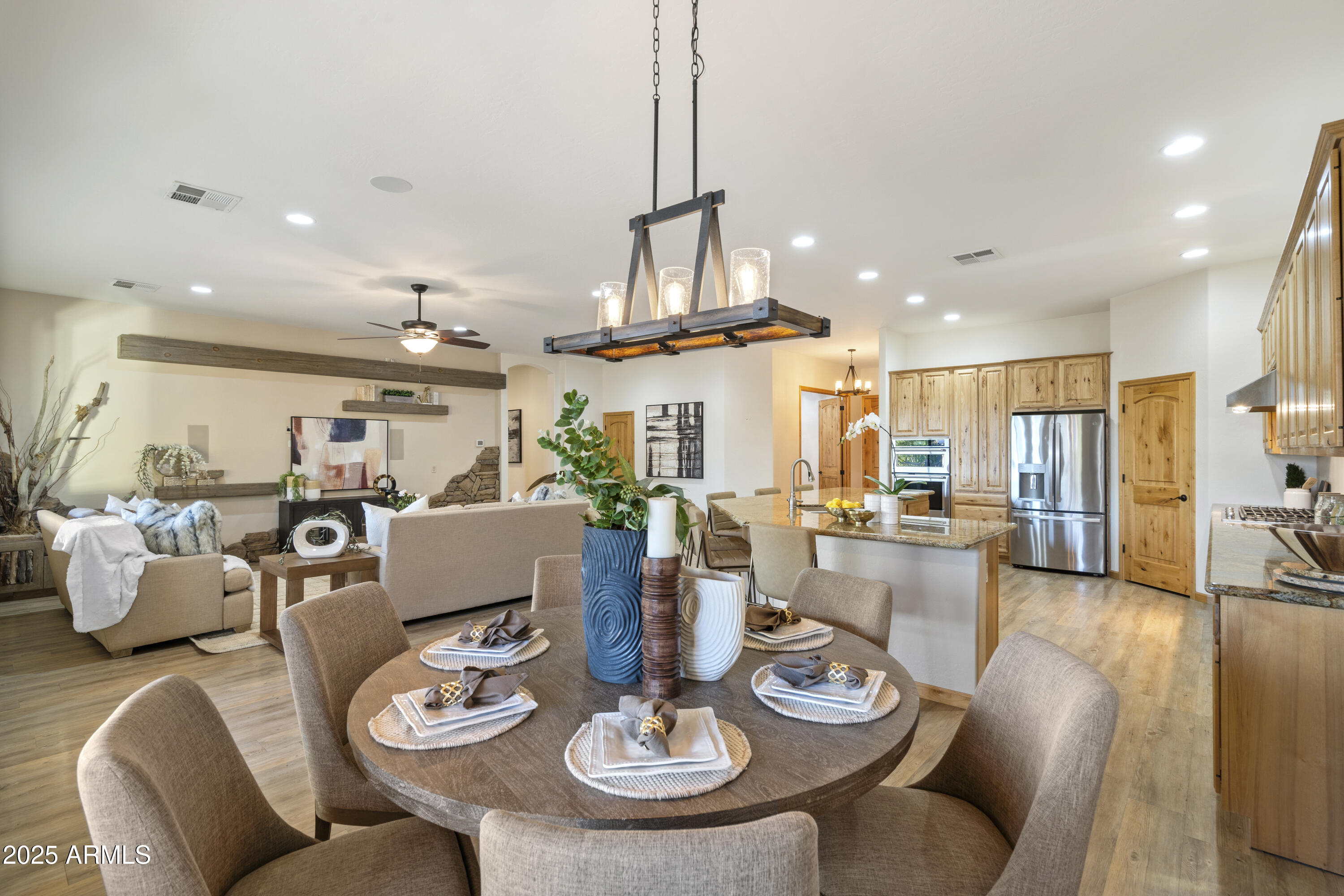 2667 E MELROSE Street