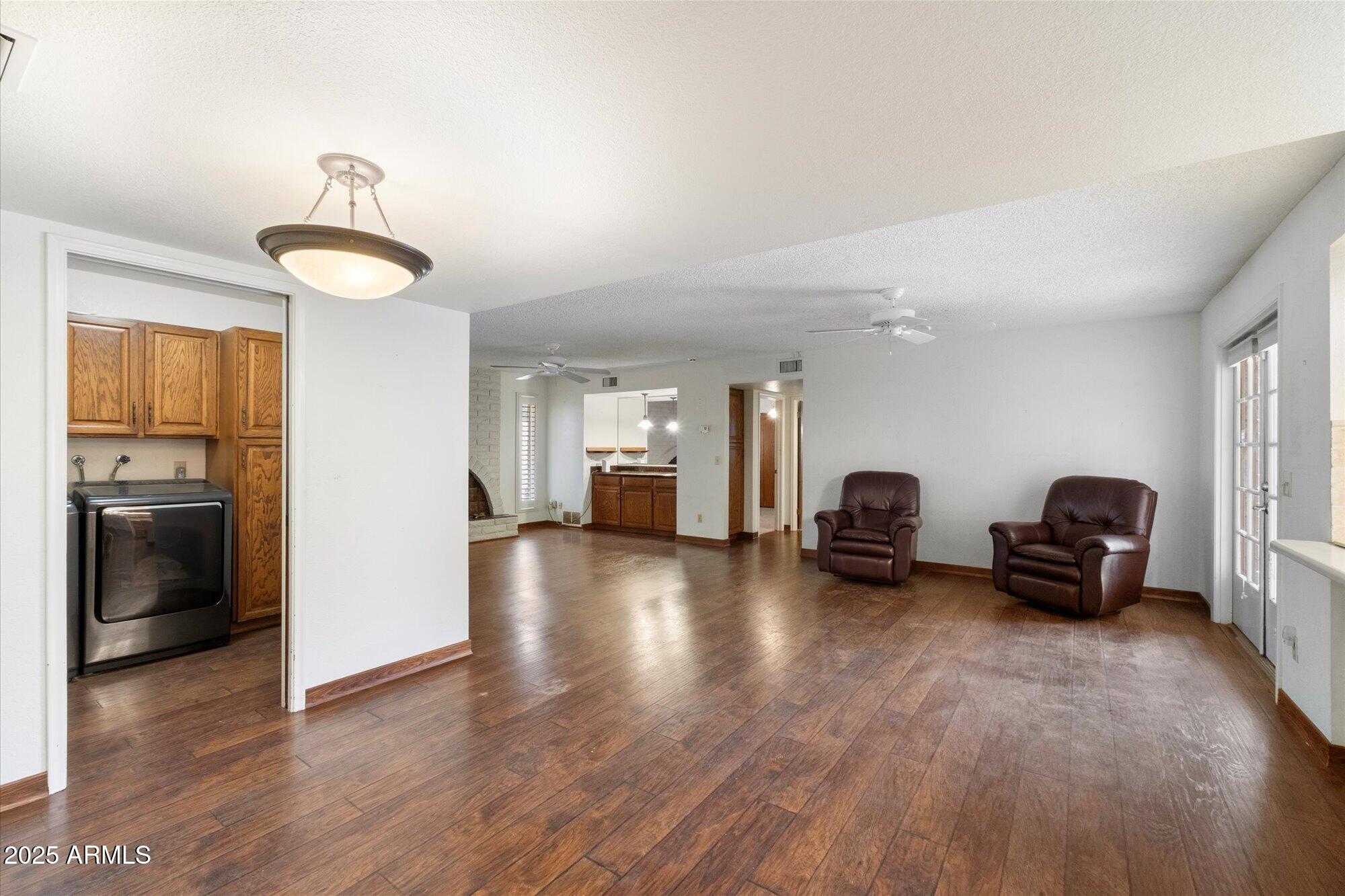 1213 W ESPLANADE Street