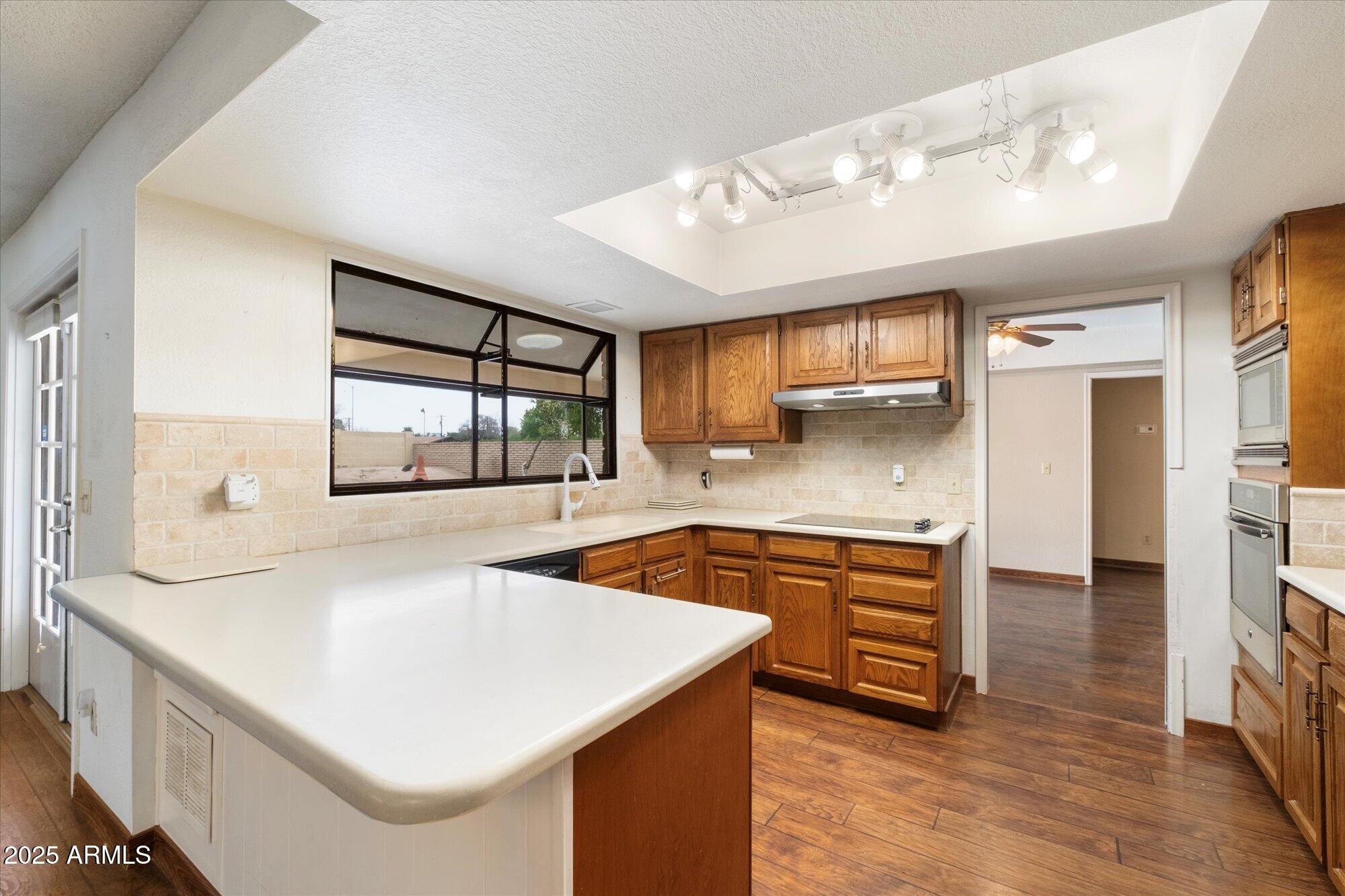 1213 W ESPLANADE Street