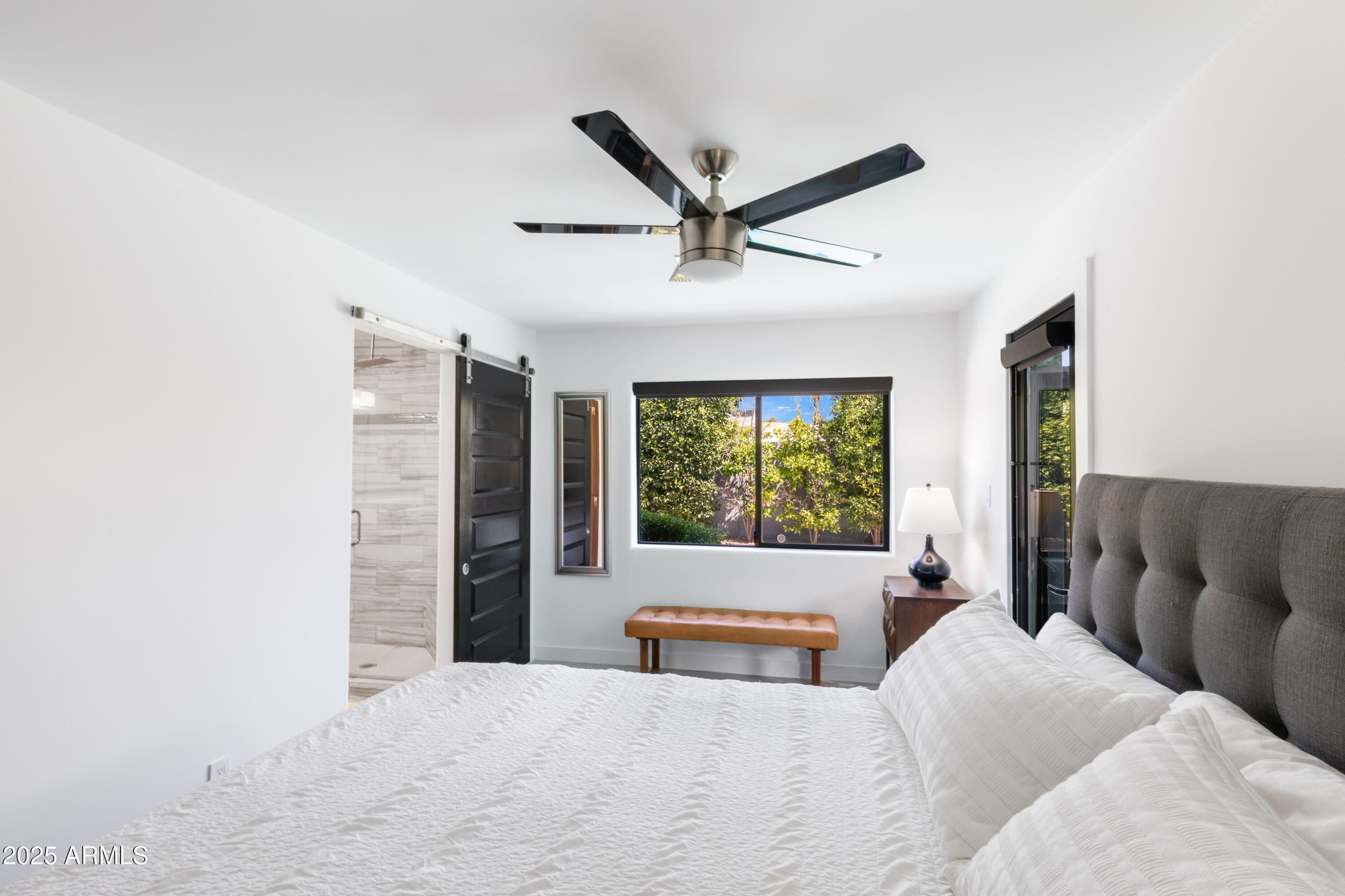 1218 E CLARENDON Avenue