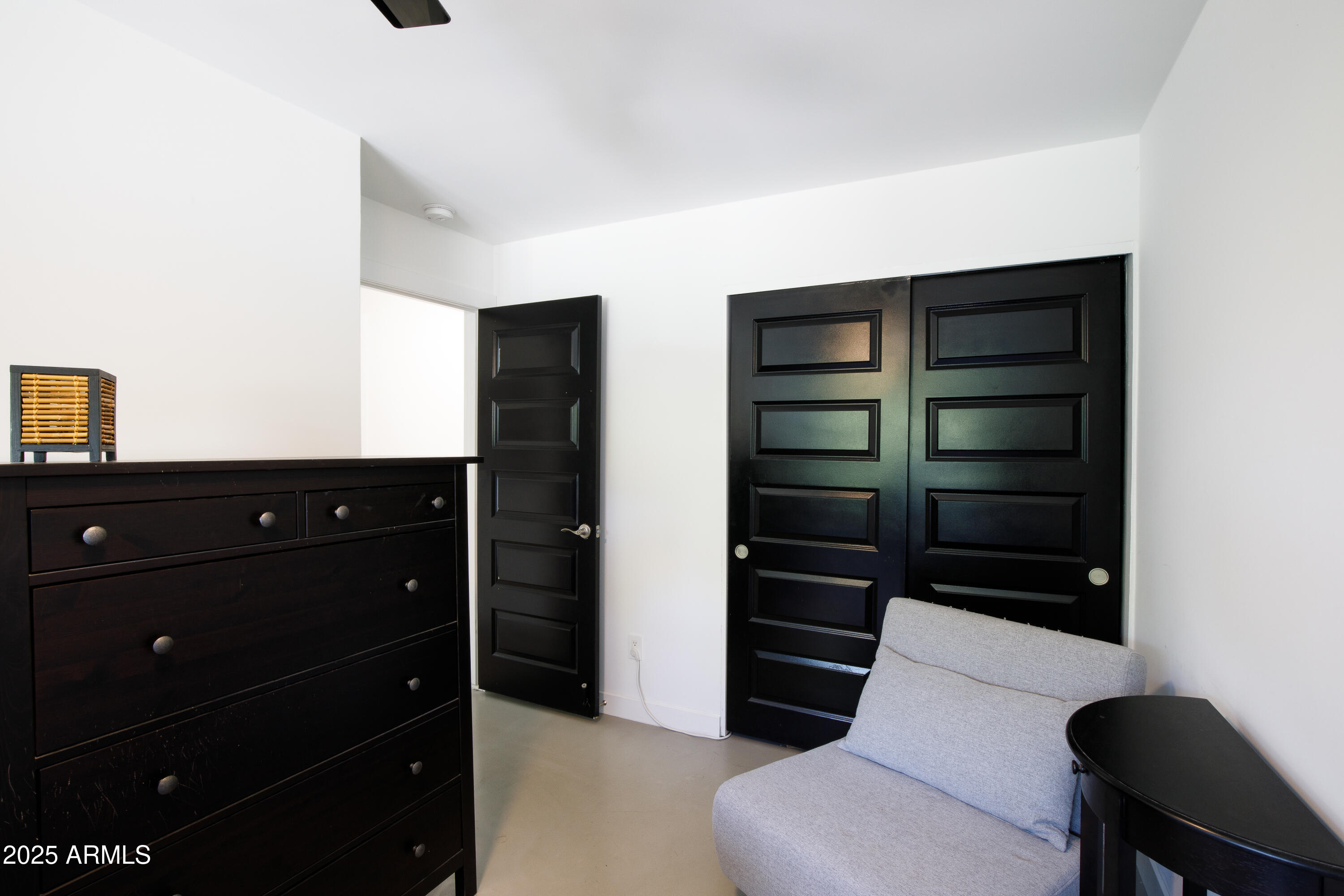 1218 E CLARENDON Avenue