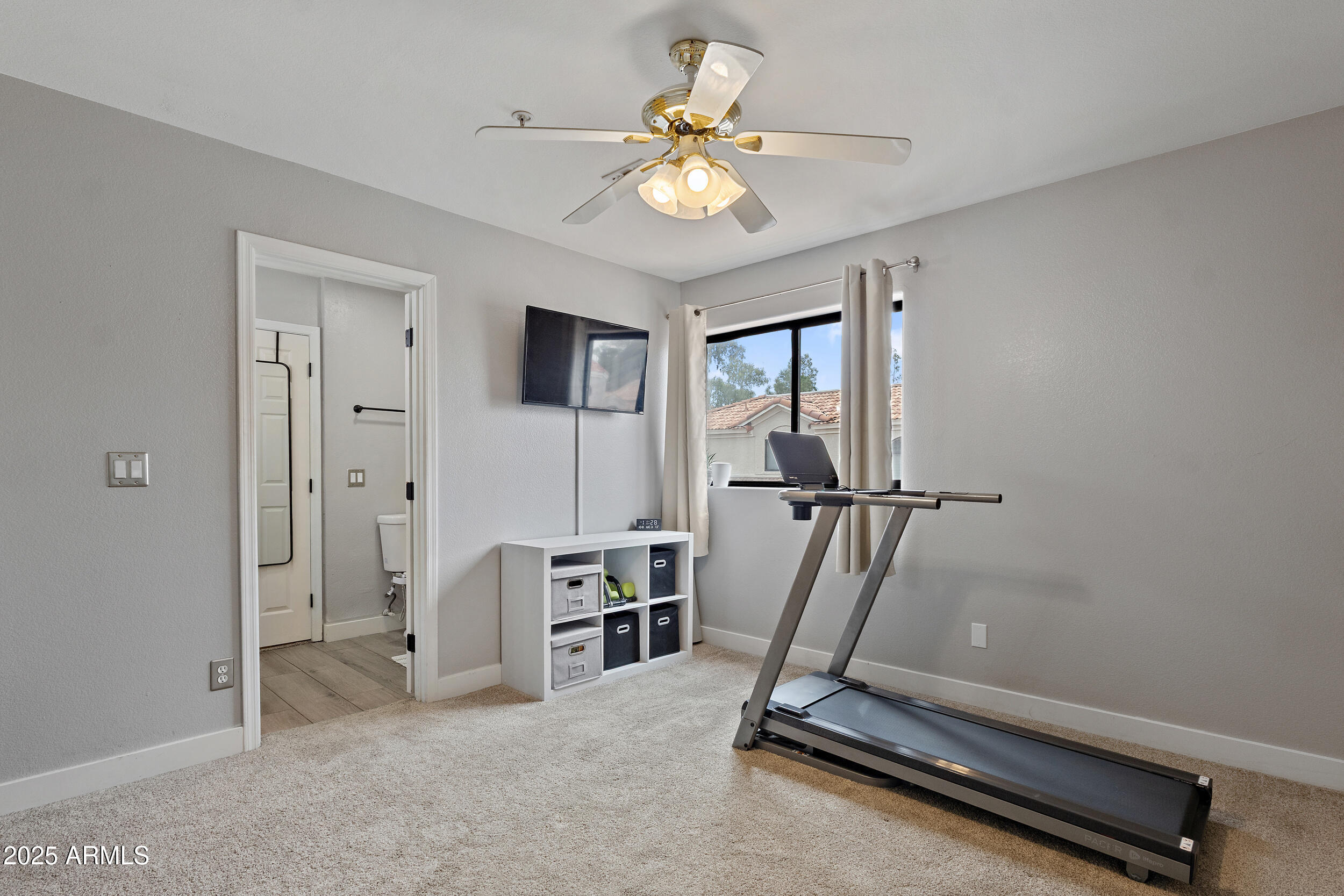 1070 E SUNBURST Lane