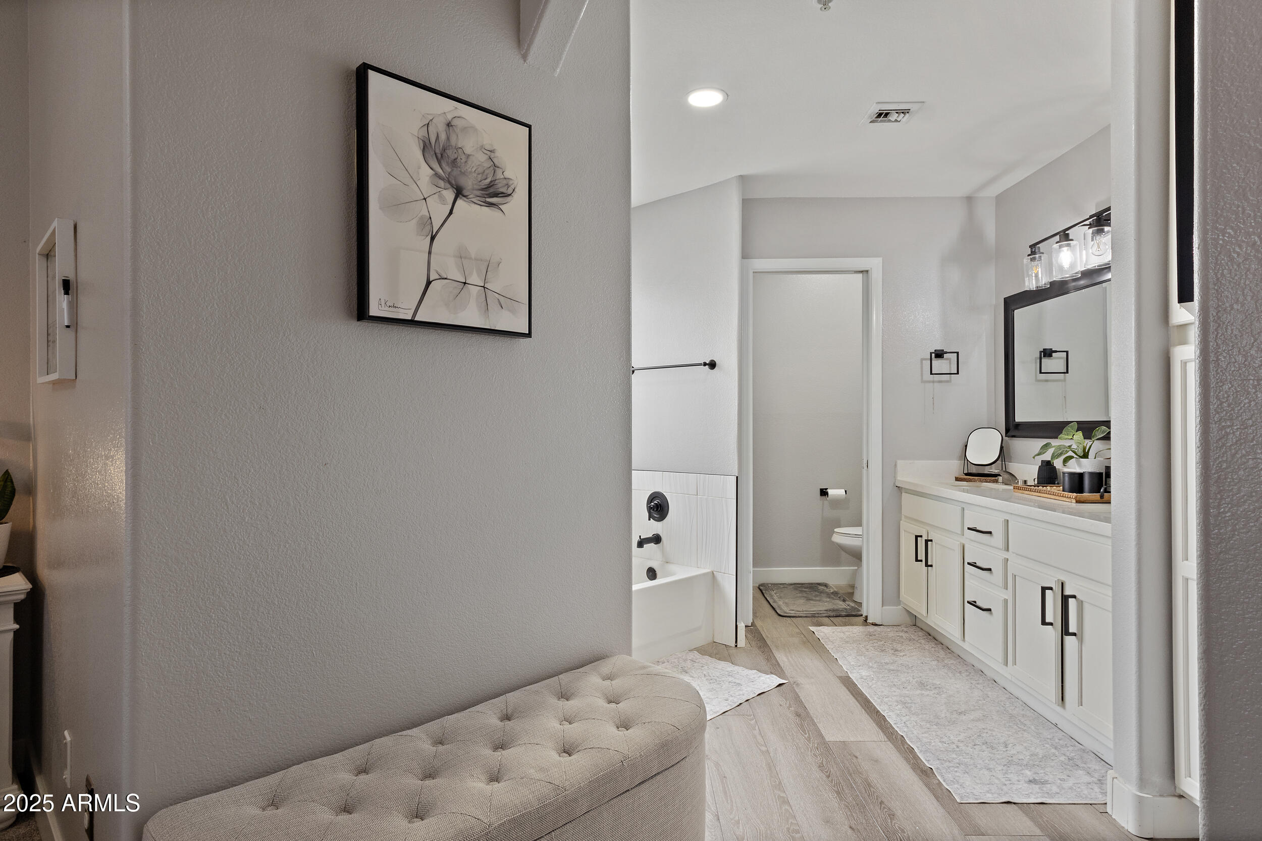 1070 E SUNBURST Lane