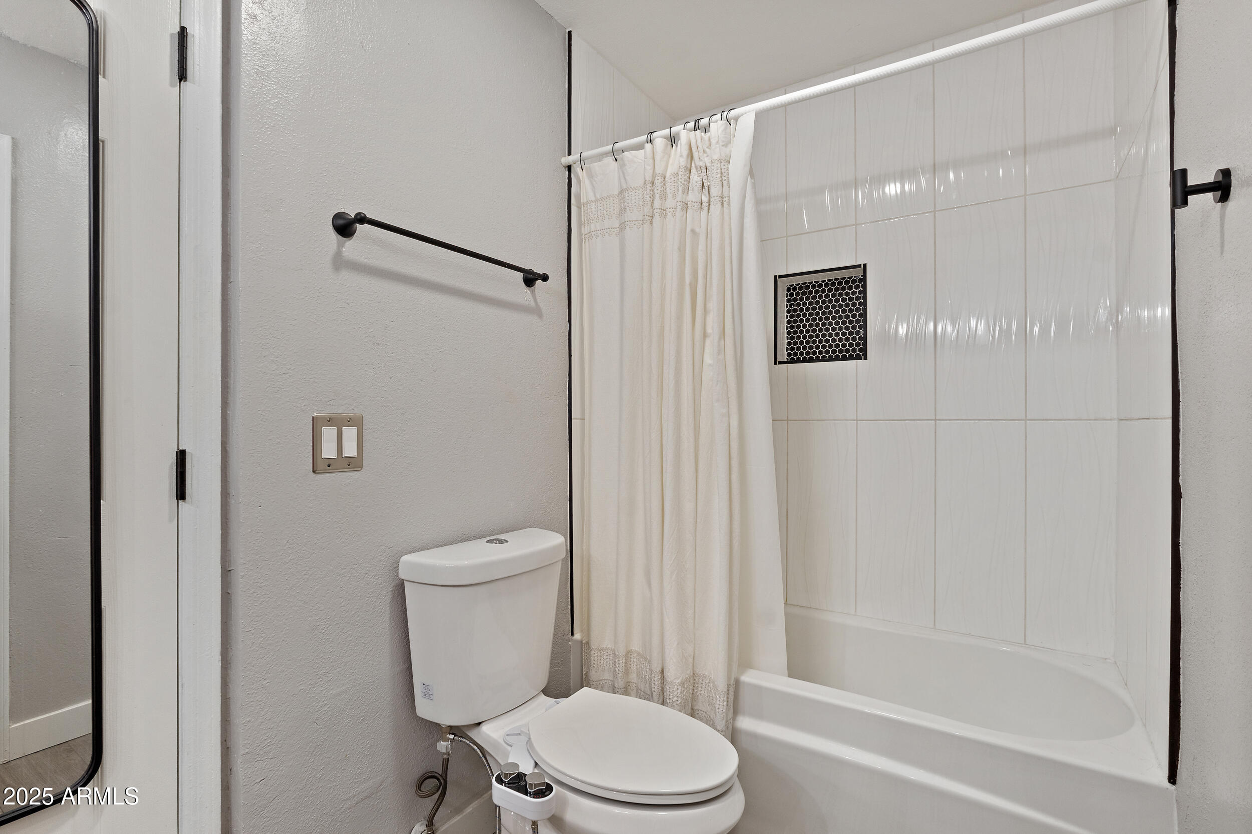 1070 E SUNBURST Lane