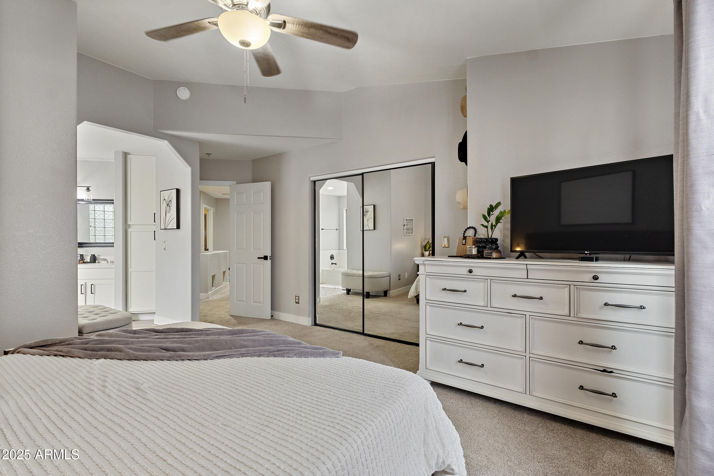 1070 E SUNBURST Lane