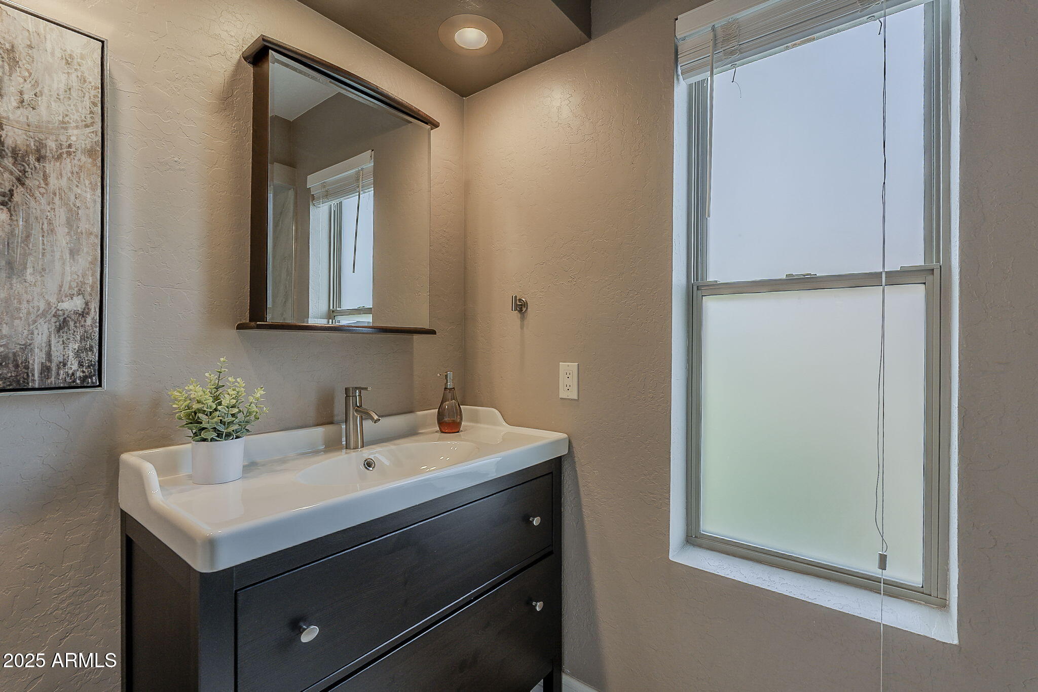 10409 N 10TH Street, 1