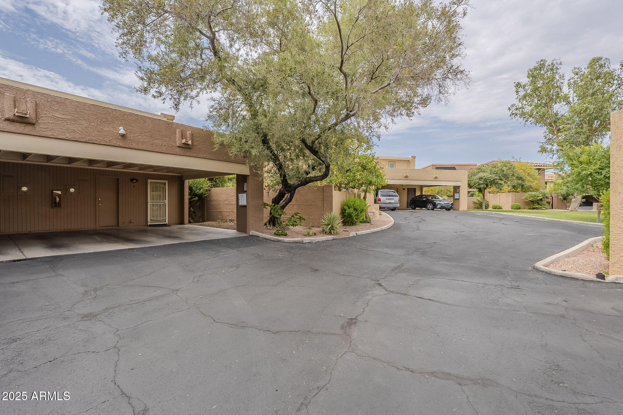 10409 N 10TH Street, 1