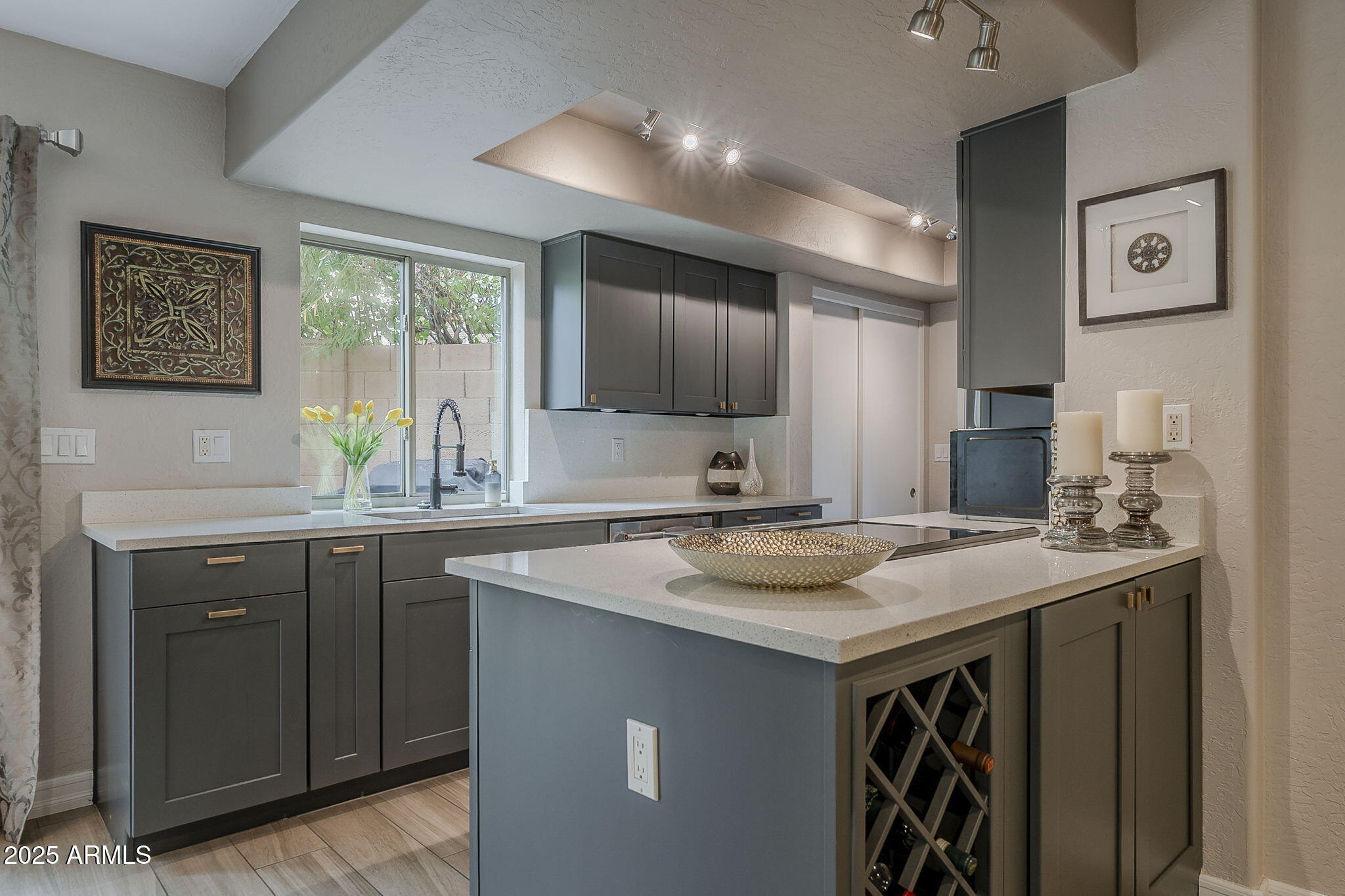 10409 N 10TH Street, 1