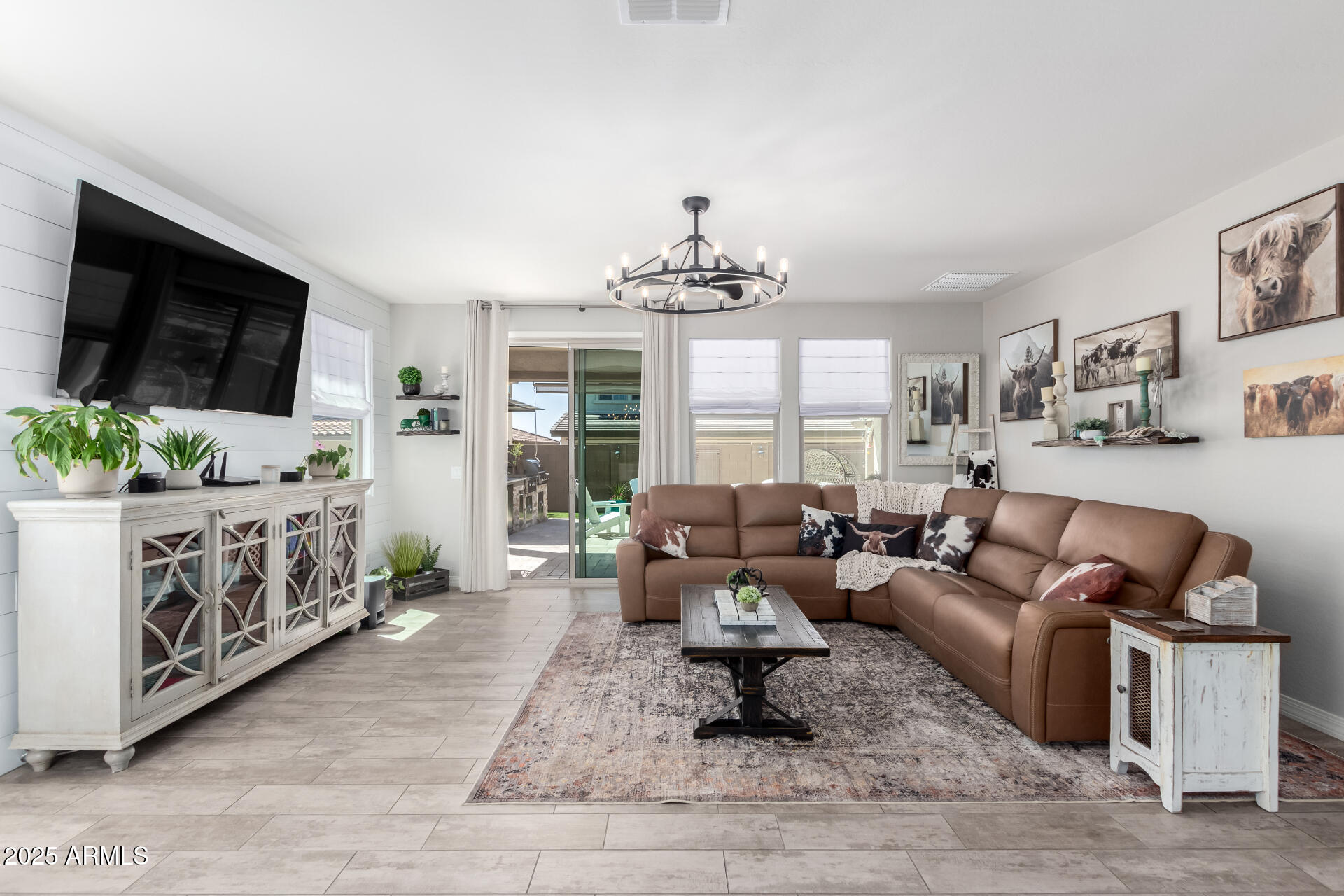 10043 W FOOTHILL Drive