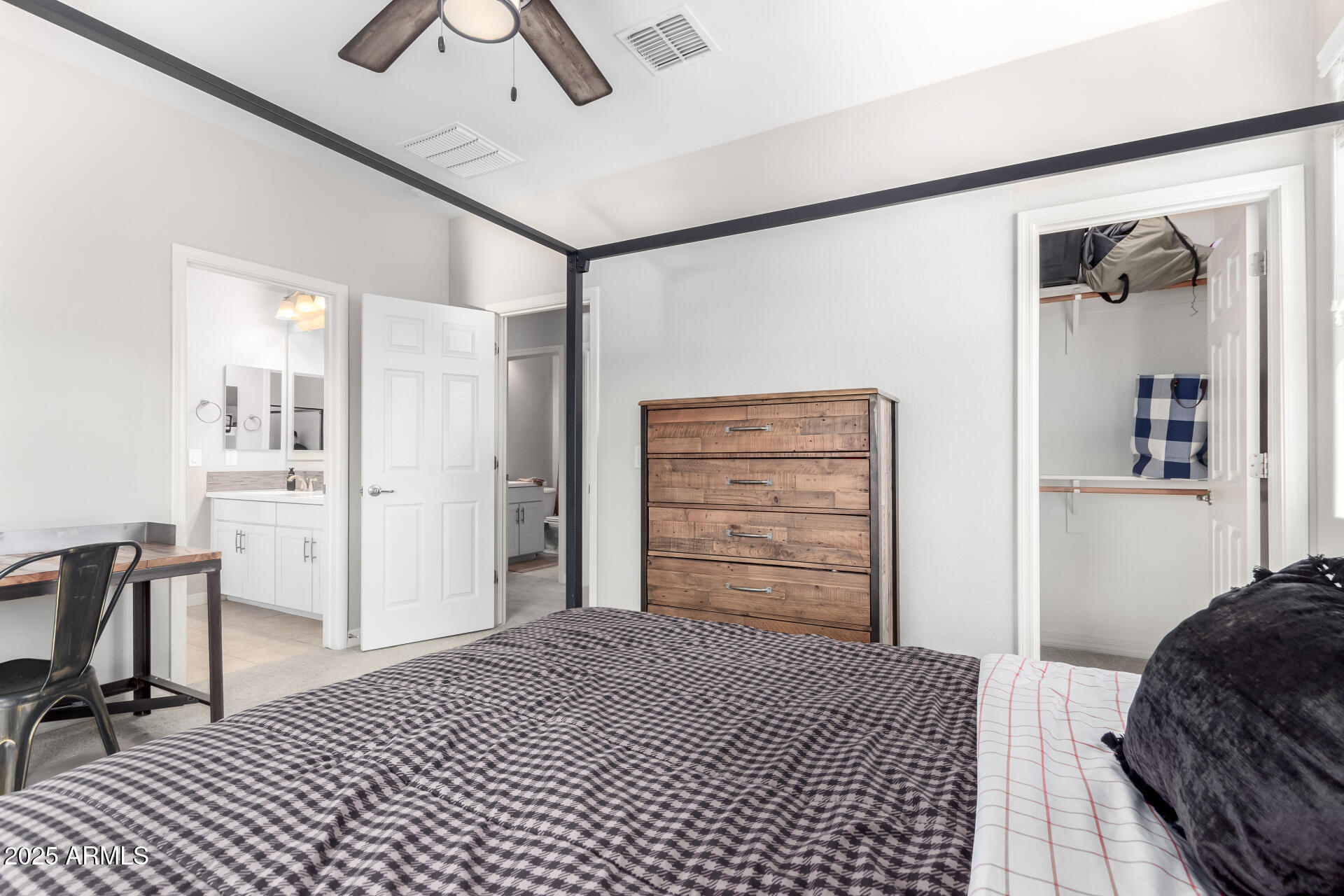 10043 W FOOTHILL Drive