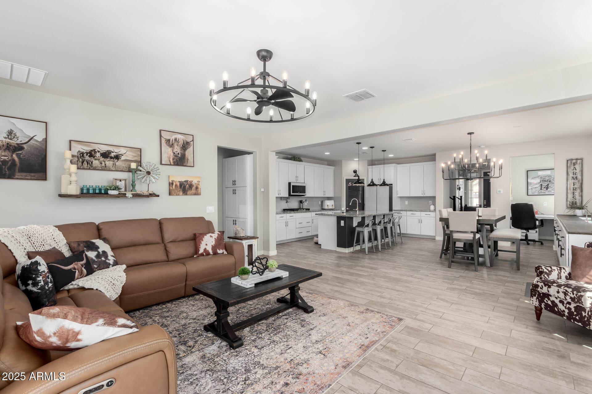 10043 W FOOTHILL Drive