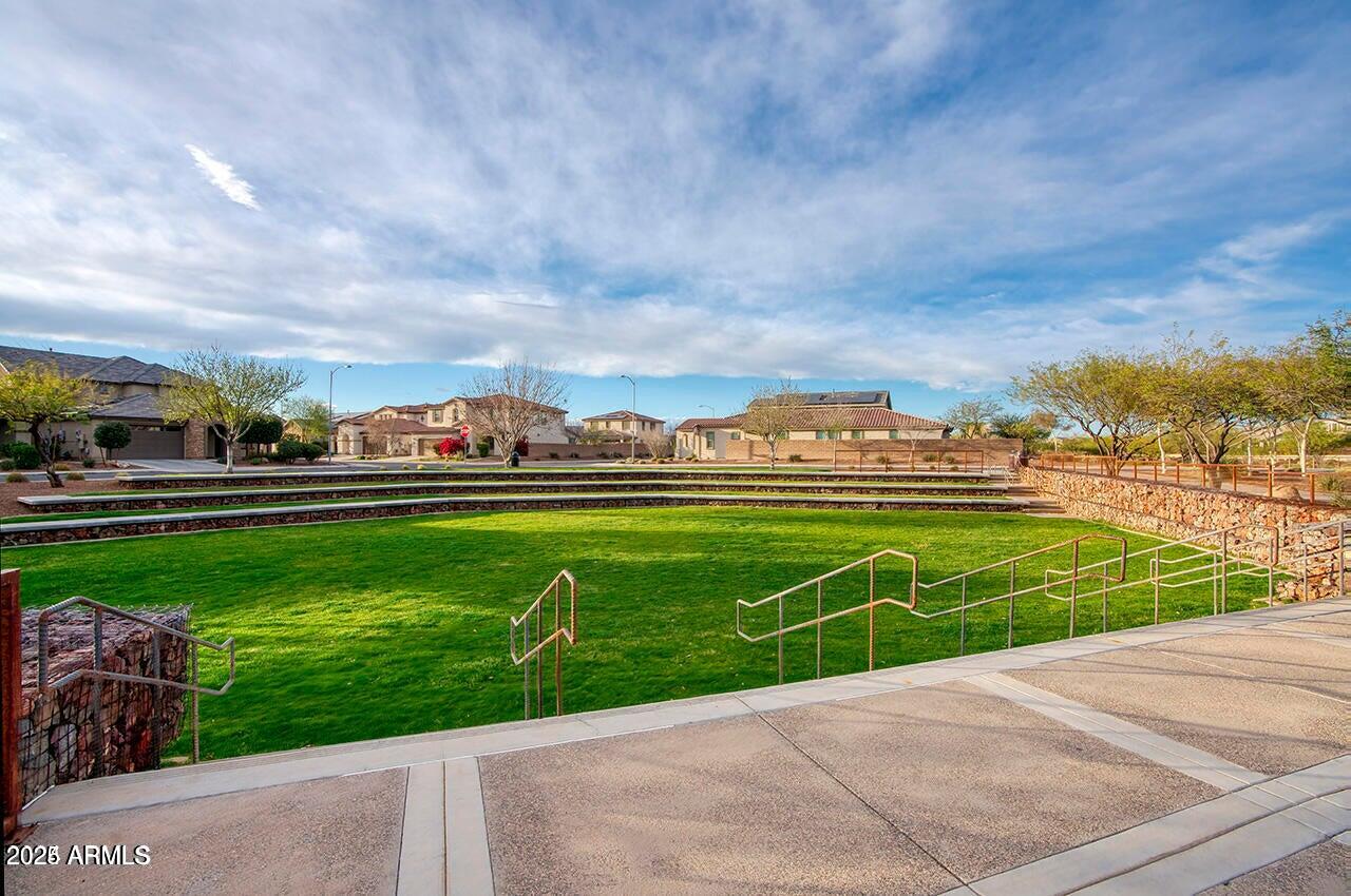 10043 W FOOTHILL Drive