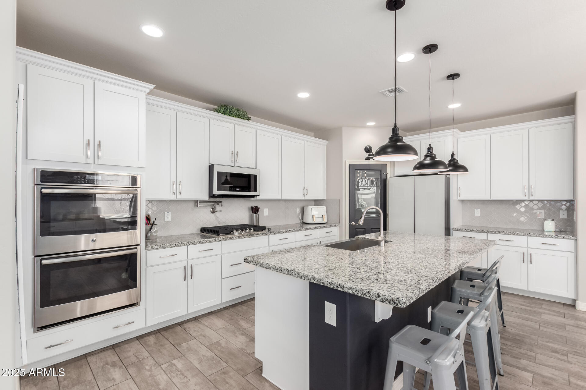 10043 W FOOTHILL Drive