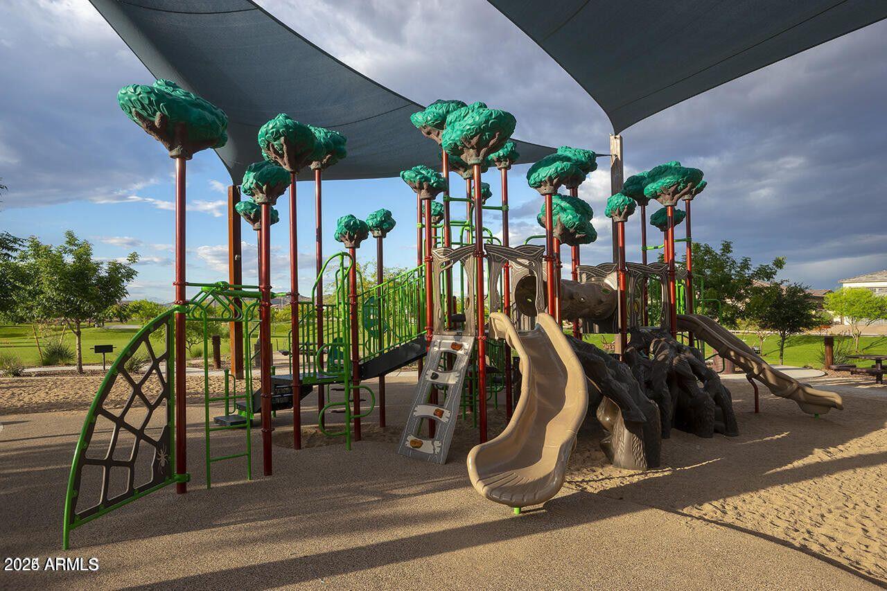 10043 W FOOTHILL Drive